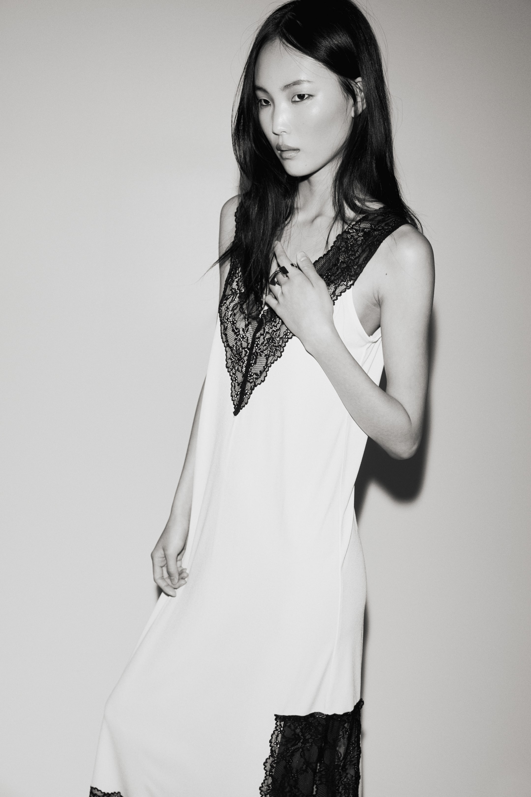 Grotere afbeelding bekijken: Lace-trimmed dress - Cream/Black - DAMES | H&M NL 4