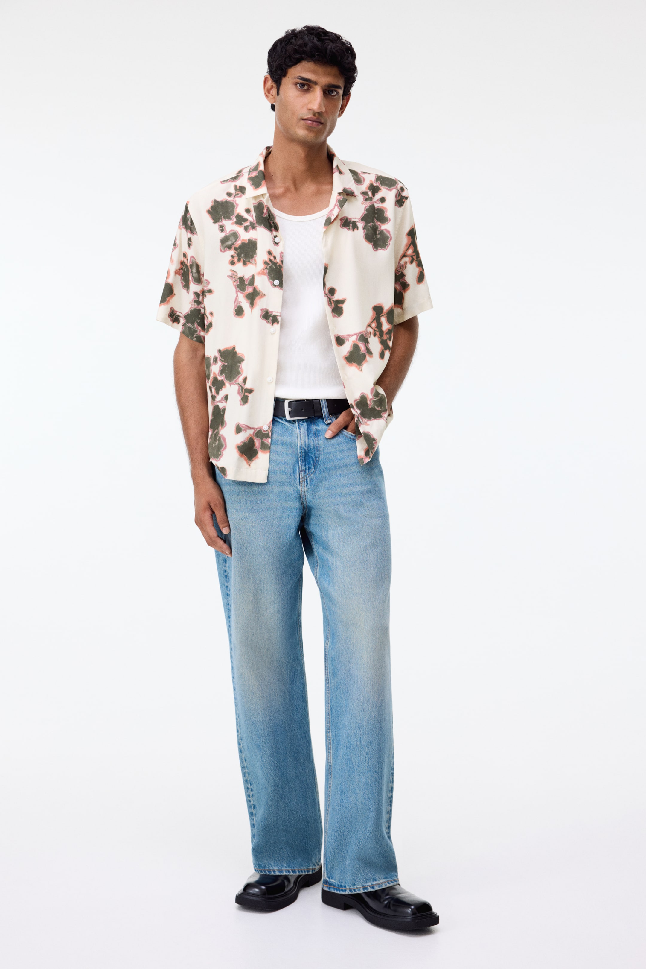 Xem ảnh lớn hơn: Áo sơ mi cổ hai ve có hoa văn Regular Fit - Màu be nhạt/Hoa - Men | H&M VN 3