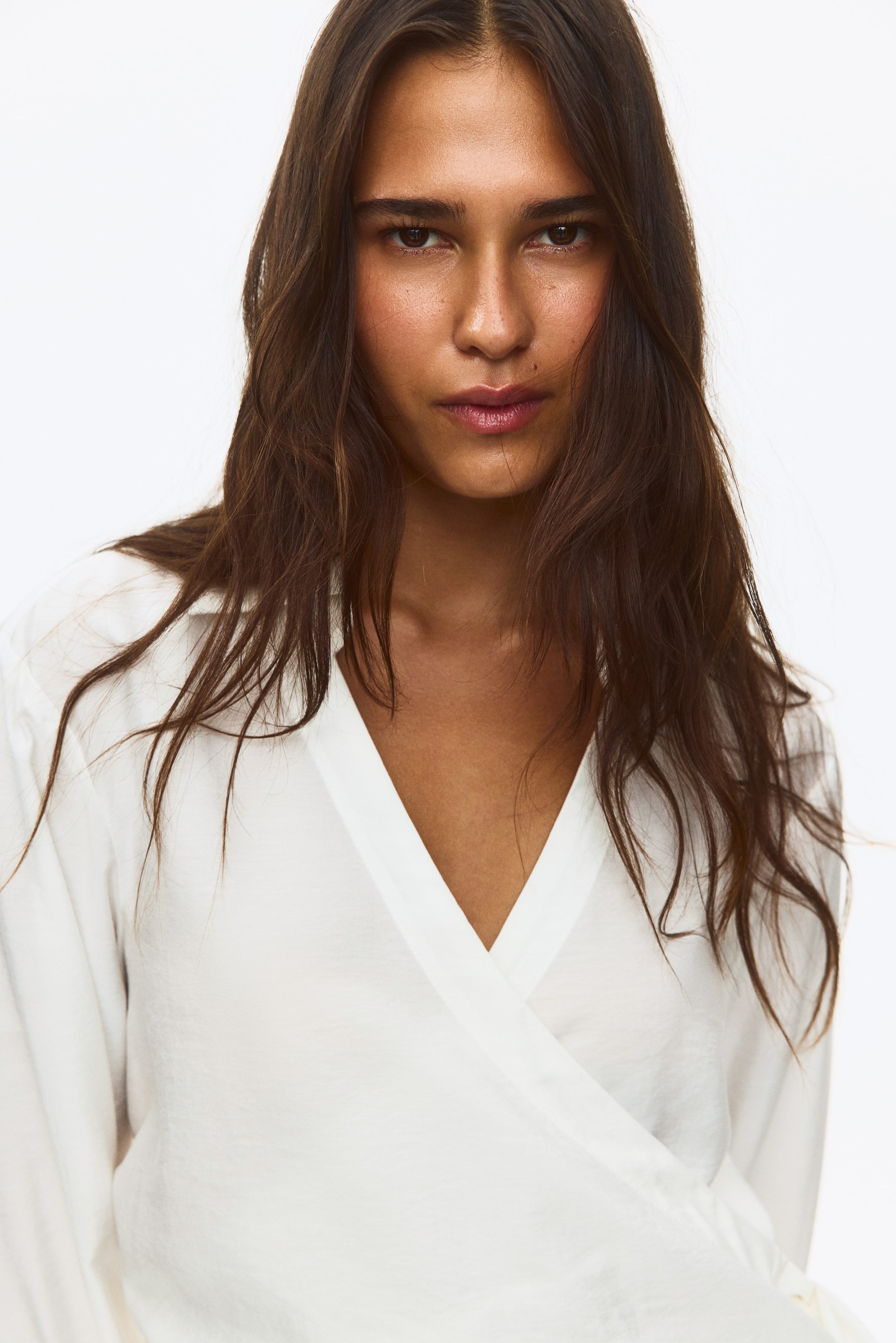 Женские рубашки H&M Viscose-Blend Wrap Shirt — фото 7