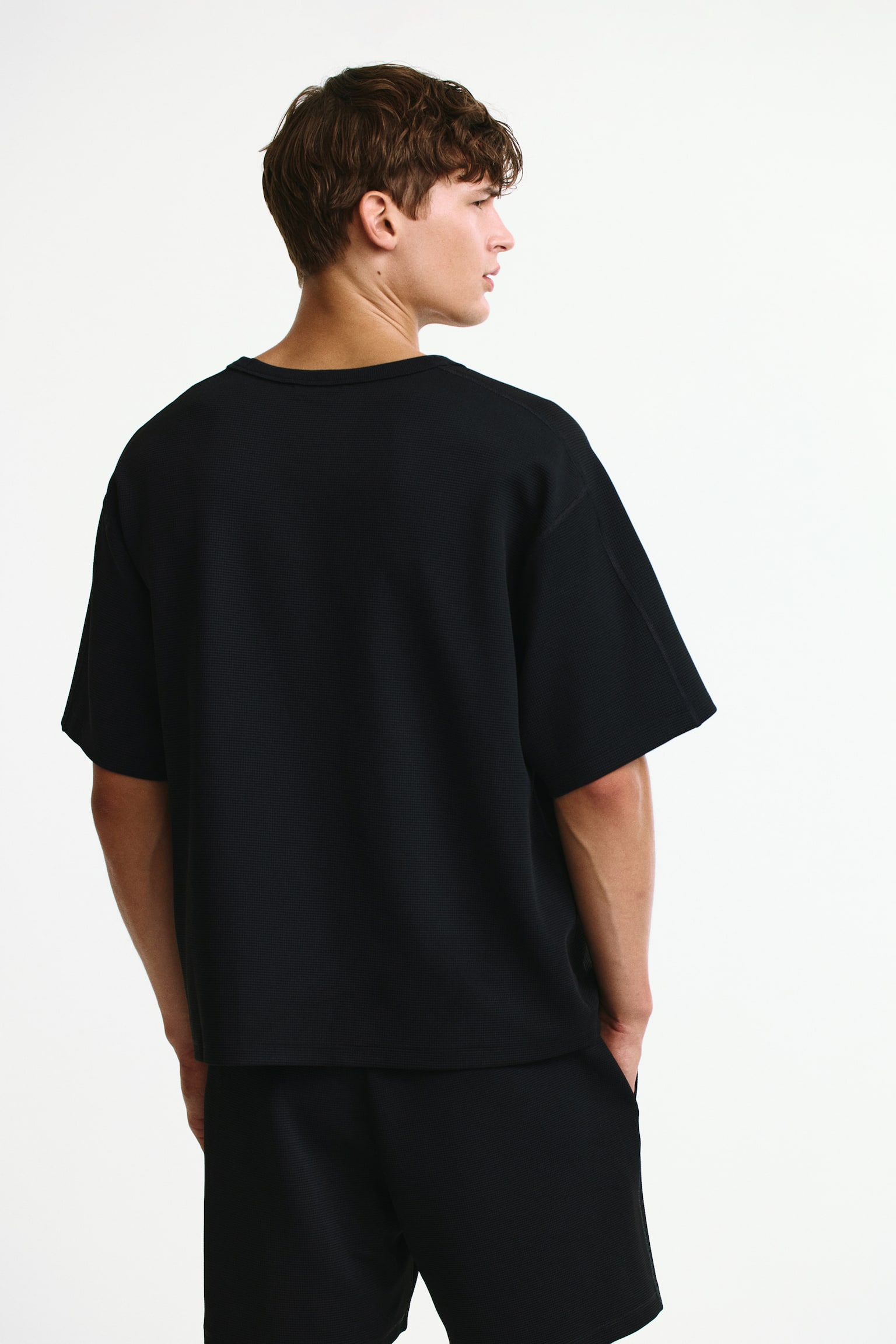 Мужская футболка H&M Loose-Fit Waffled Sports T-Shirt with DryMove™, цвет: Чёрный — фото 4