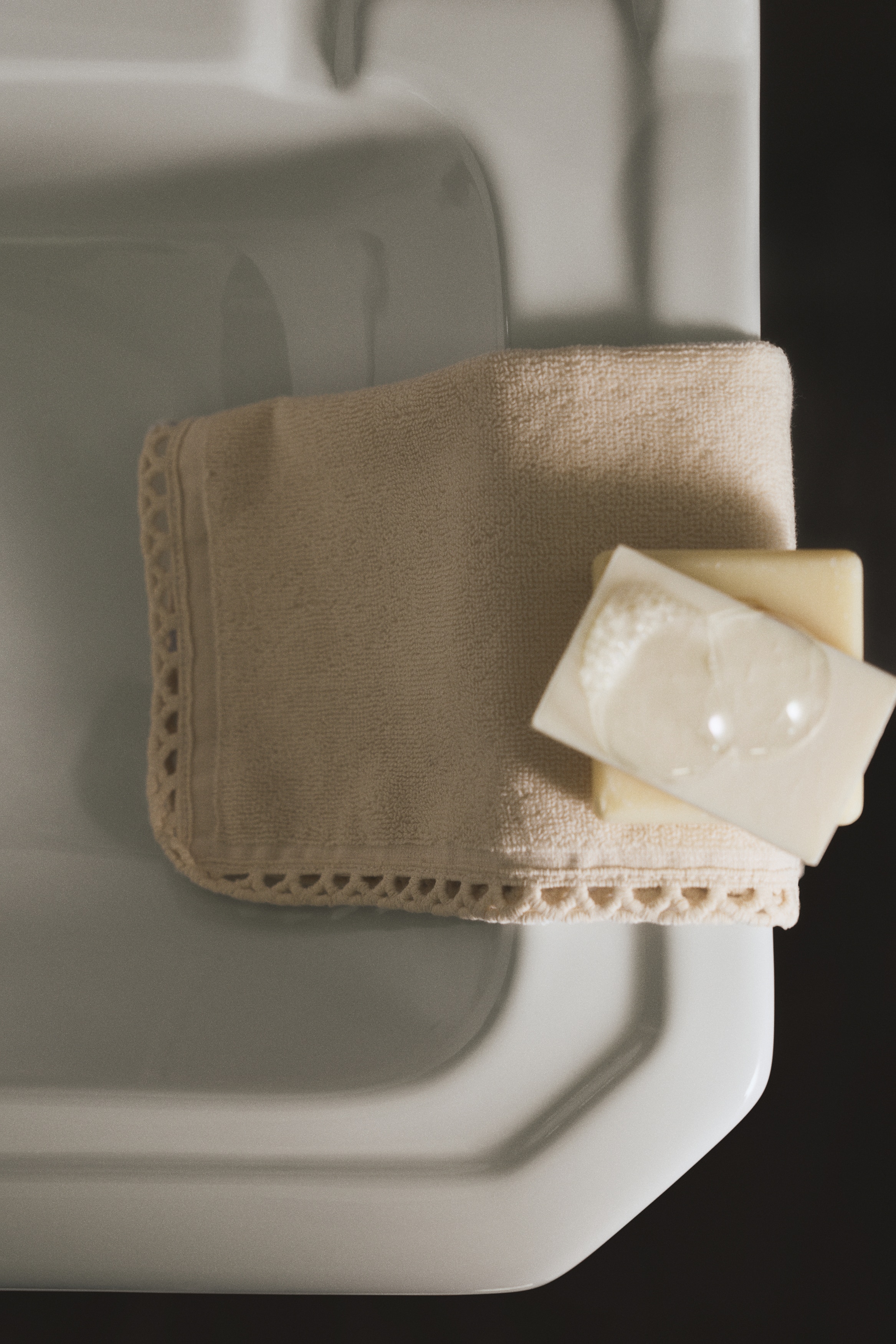 2-pack embroidery-detail guest towels - Cream/Dusty blue