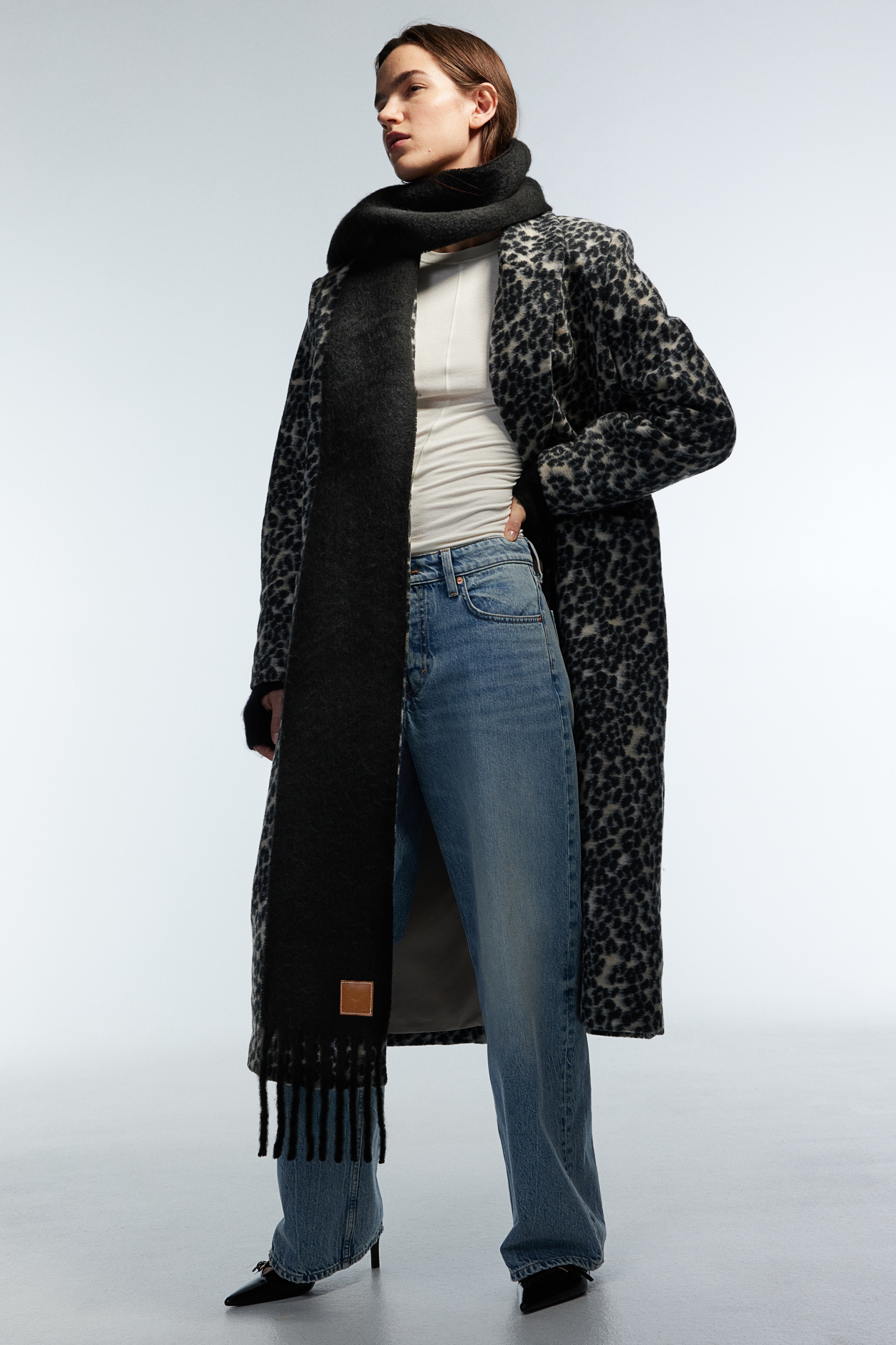 Fluffy Scarf - Black - Ladies | H&M US