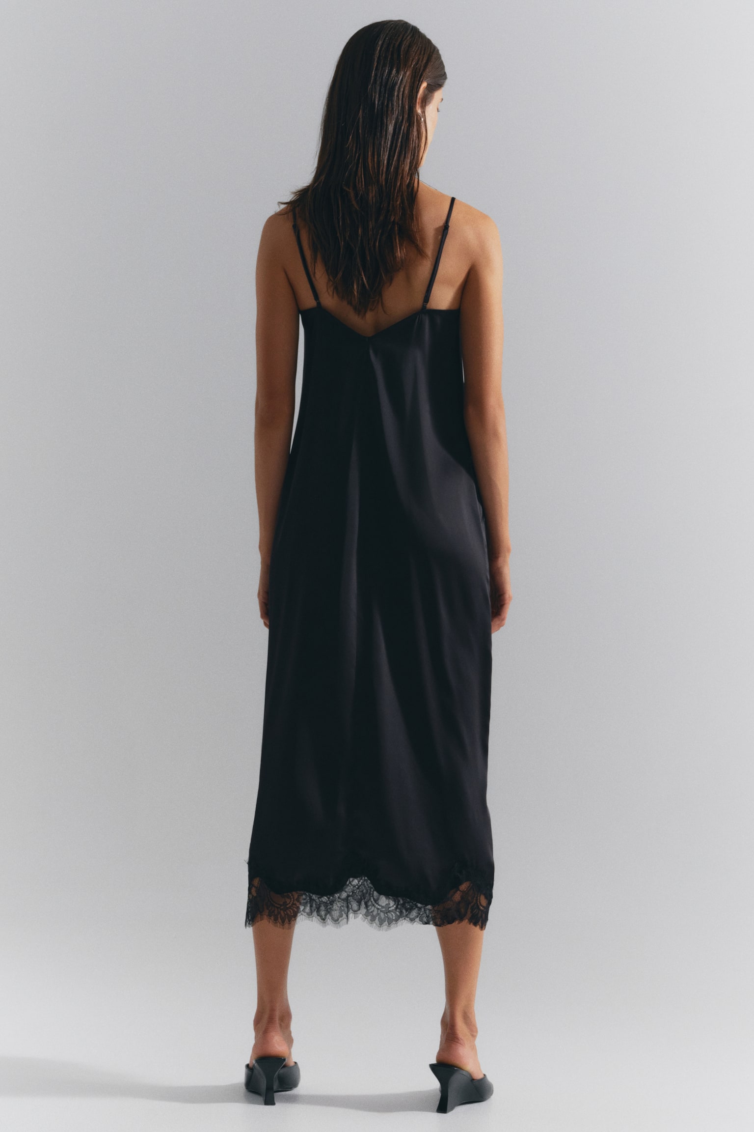 Женское платье H&M Mama Lace-Trimmed Slip, цвет: Чёрный — фото 6