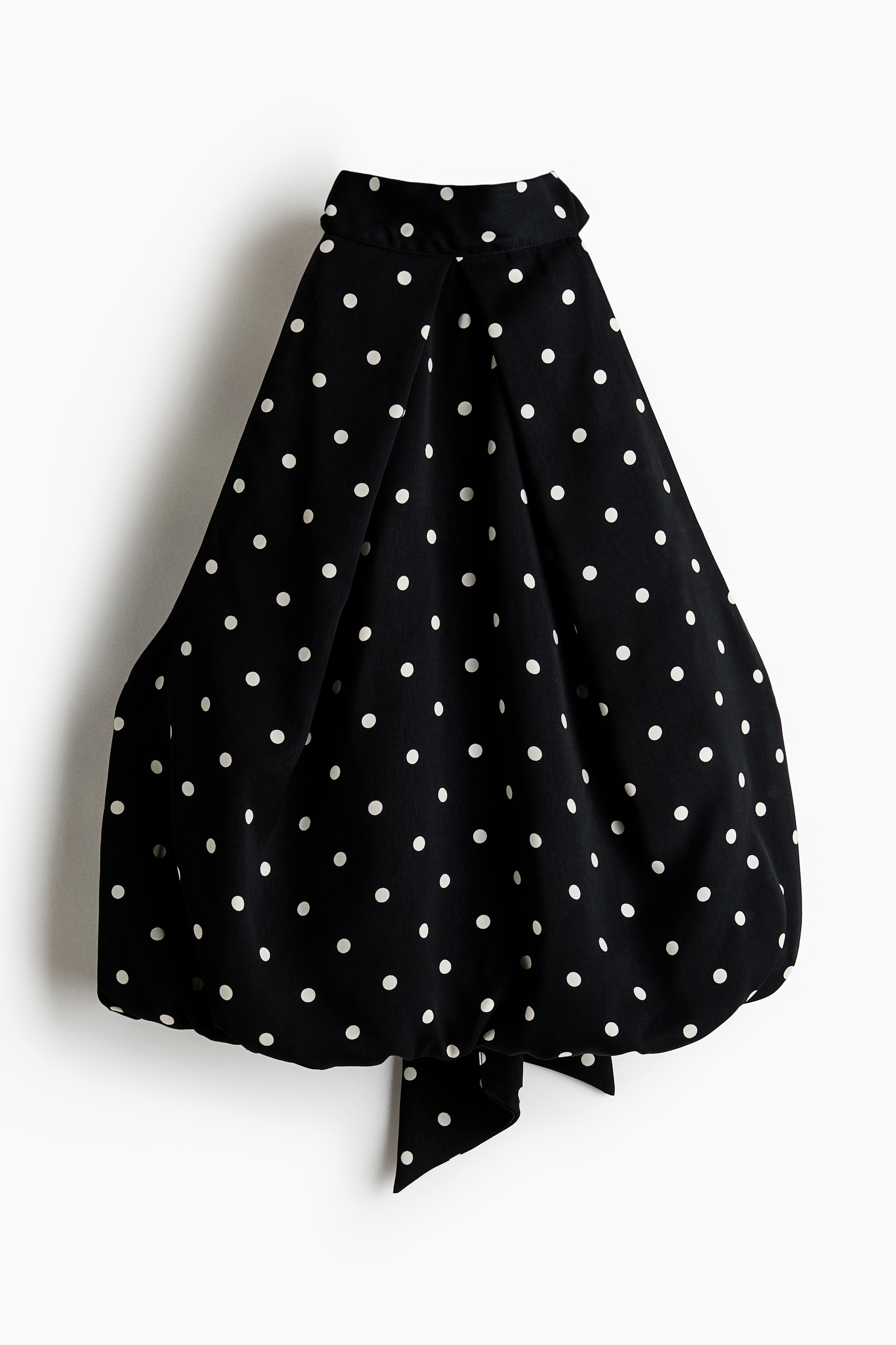 Halterneck-topp i sateng - Sort/Prikket/Mørk brun