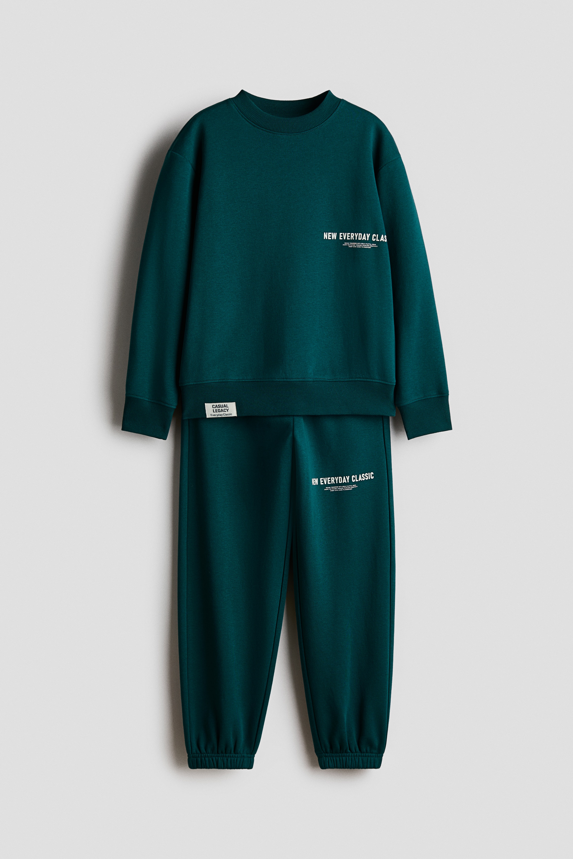 2-piece text-motif sweatshirt setModel