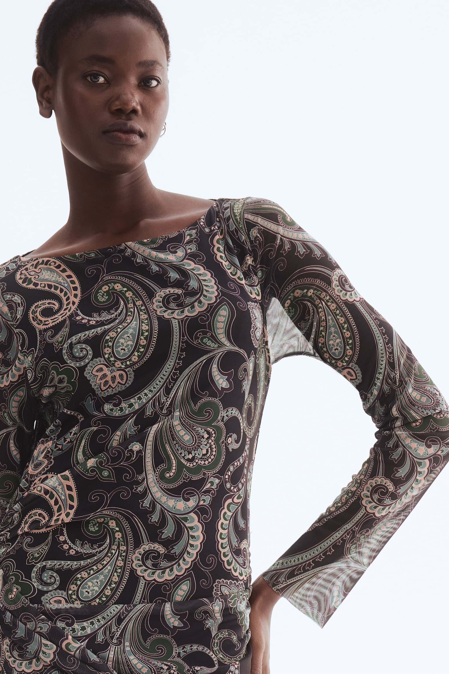 Lágy esésű neccruha - Sötétbarna/törökmintás - 5