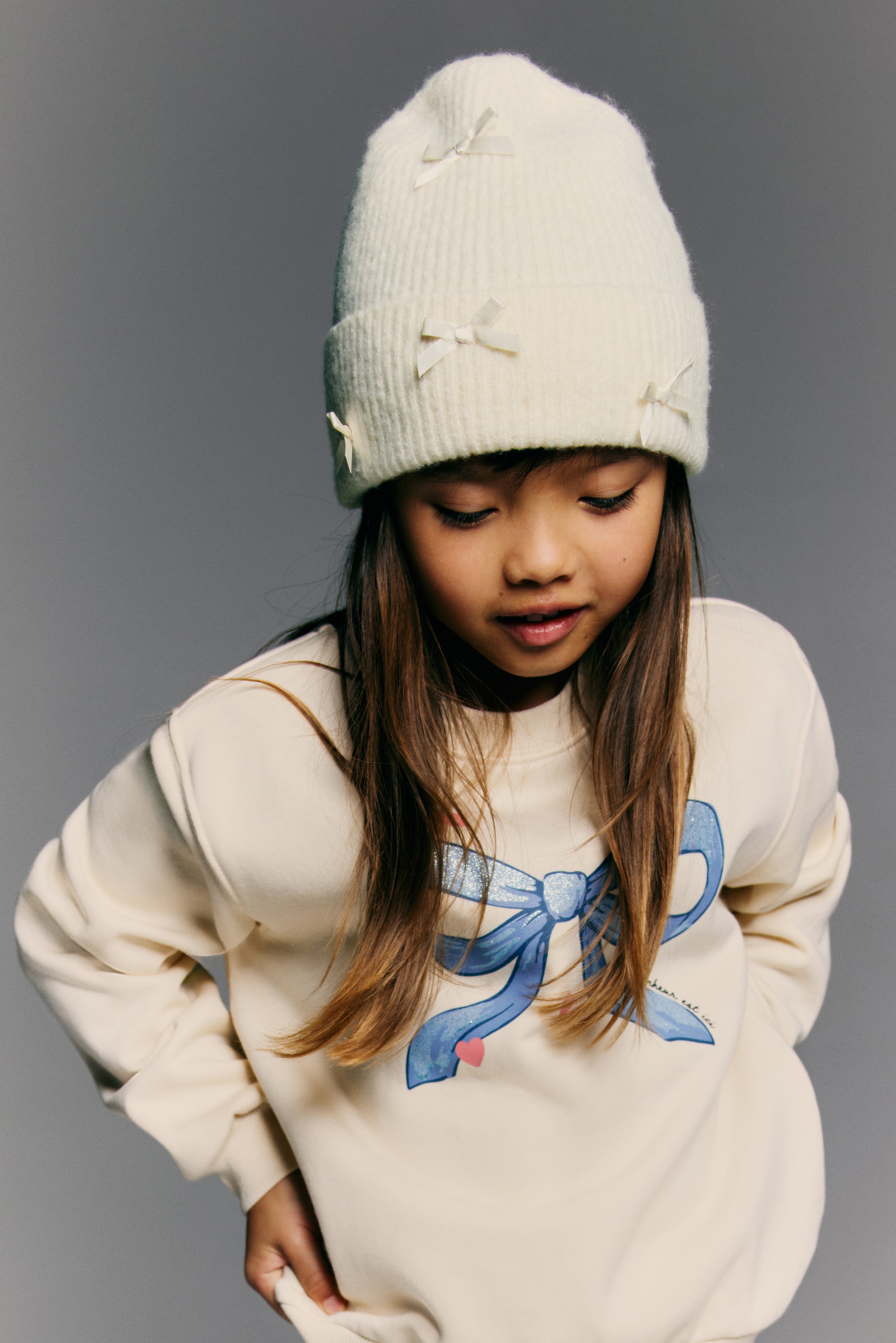 Jente - Cream Ribbestrikket lue med pynt - Size: 104/116  - H&M