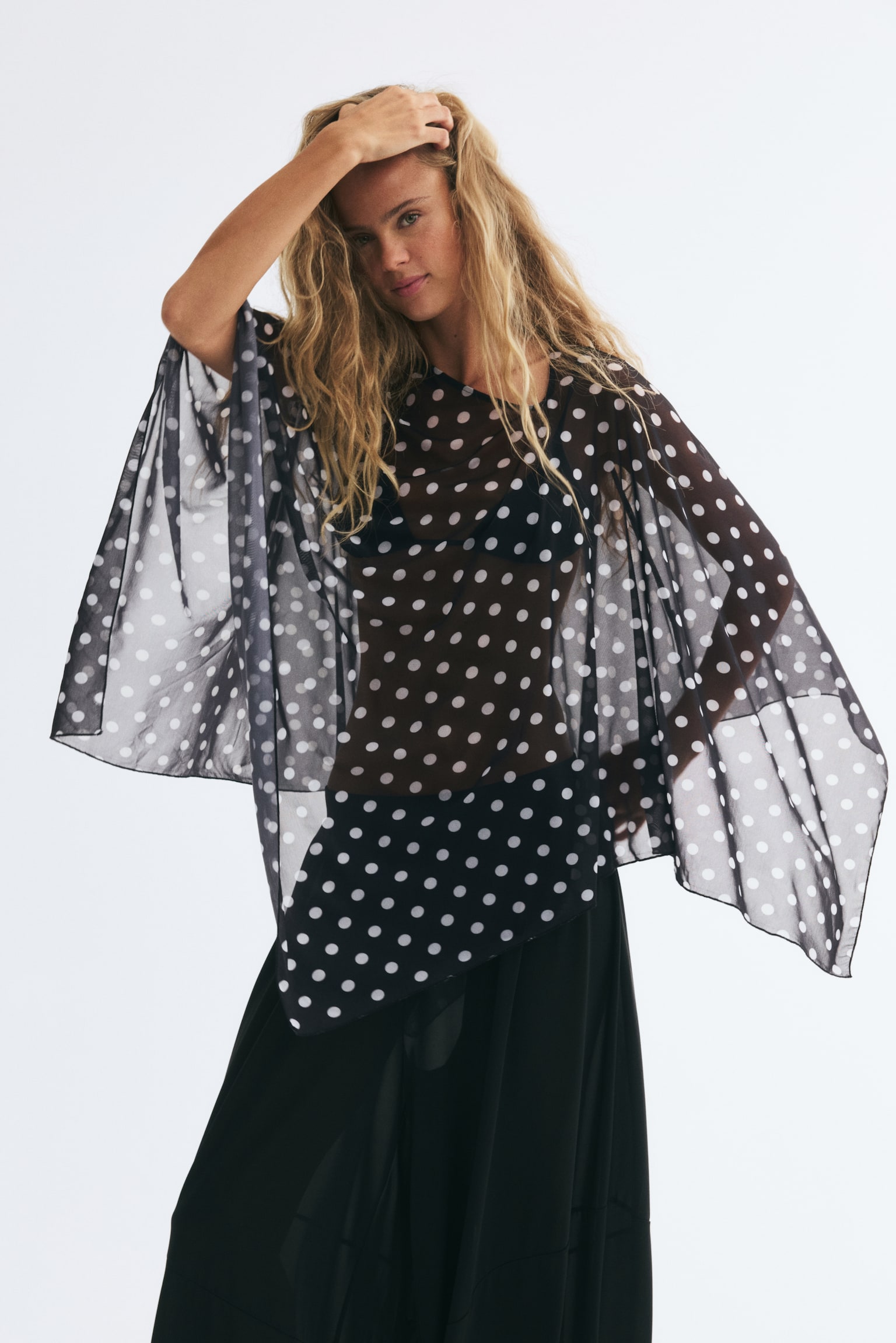 Женская накидка H&M Mesh Cape, цвет: Чёрный / В горошек — фото 4