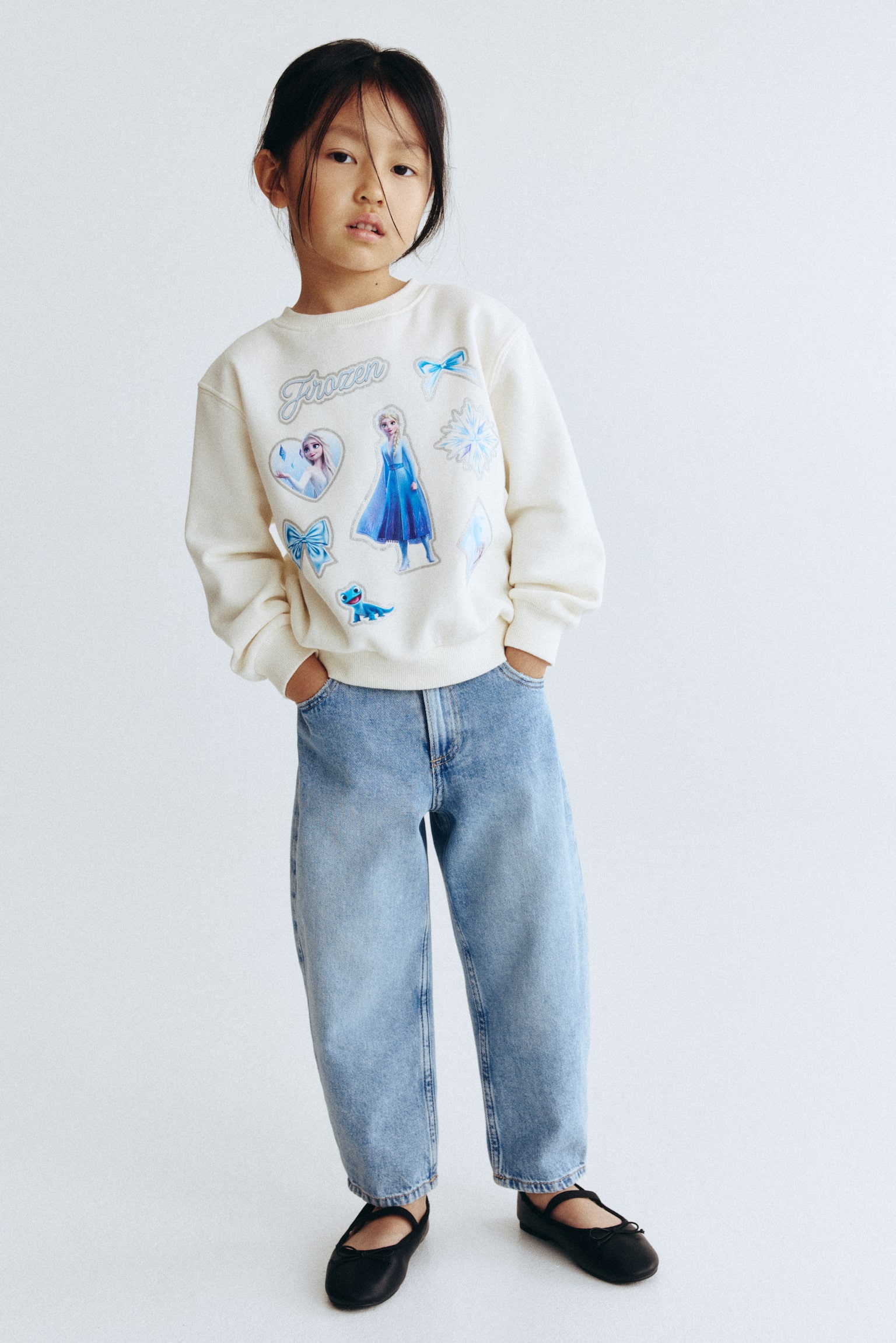 Tepláková mikina s motívom - Biela/Ľadové kráľovstvo/Krémová/Lilo & Stitch/Biela/Myška Minnie/Biela/Myška Minnie/Biela/Disney princezné/Svetloružová/Hello Kitty/Biela/Myška Minnie/Biela/Myška Minnie/Svetlosivá melanž/Hello Kitty/Svetlomodrá/Ľadové kráľovstvo/Sivá melírovaná/Miffy/Fialová/Gabby's Dollhouse/Ružová/Hello Kitty/Fialová/Ľadové kráľovstvo - 3