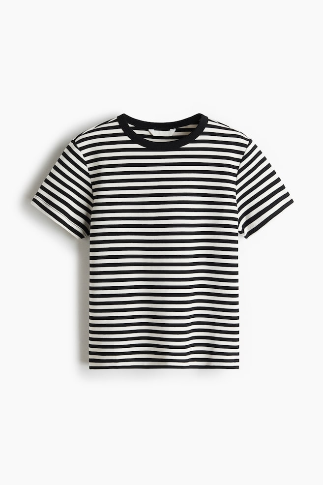A fitted t-shirt is presenting its front view, featuring black and white horizontal stripes, a black ribbed crew neckline, short sleeves, and a straight-cut hem. - 1