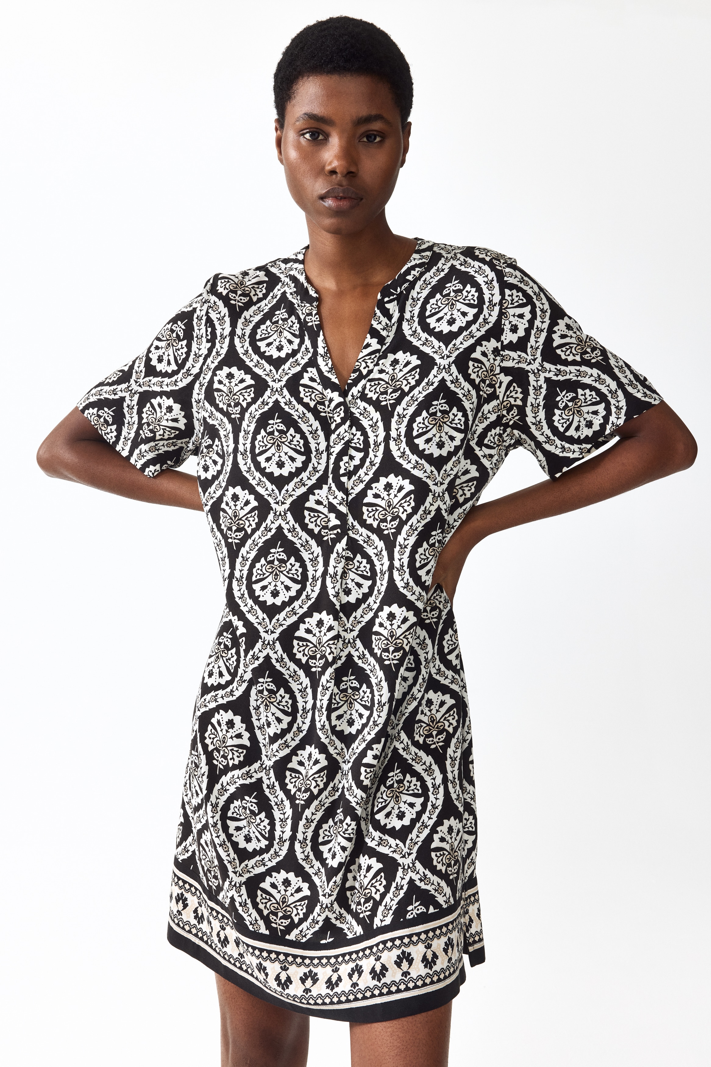 Vestido túnica em viscoseModelo