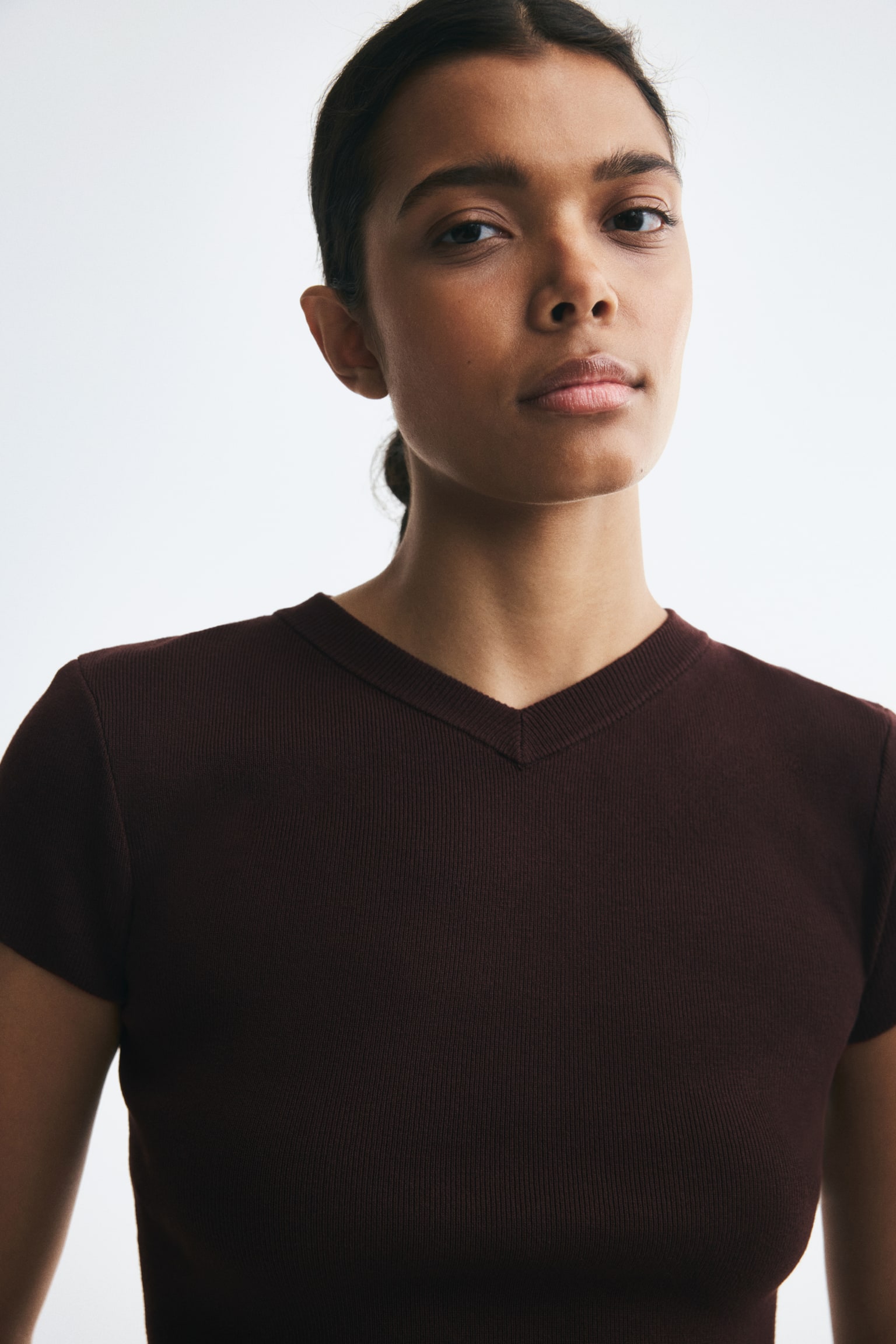 Женская футболка H&M Knit V-Neck, цвет: Тёмный коричневый — фото 3