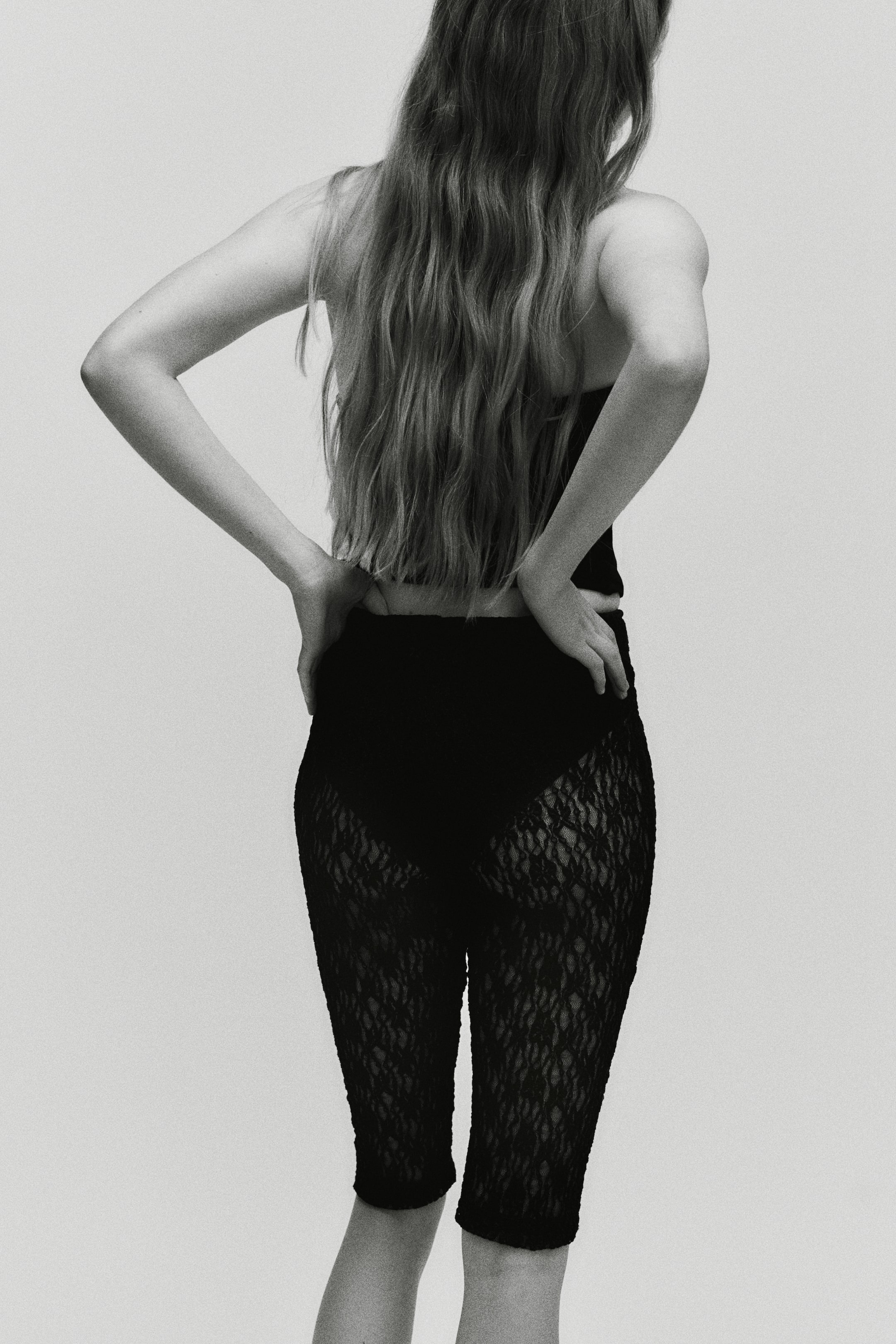 Женские брюки H&M Lace Capri Pants — фото 4