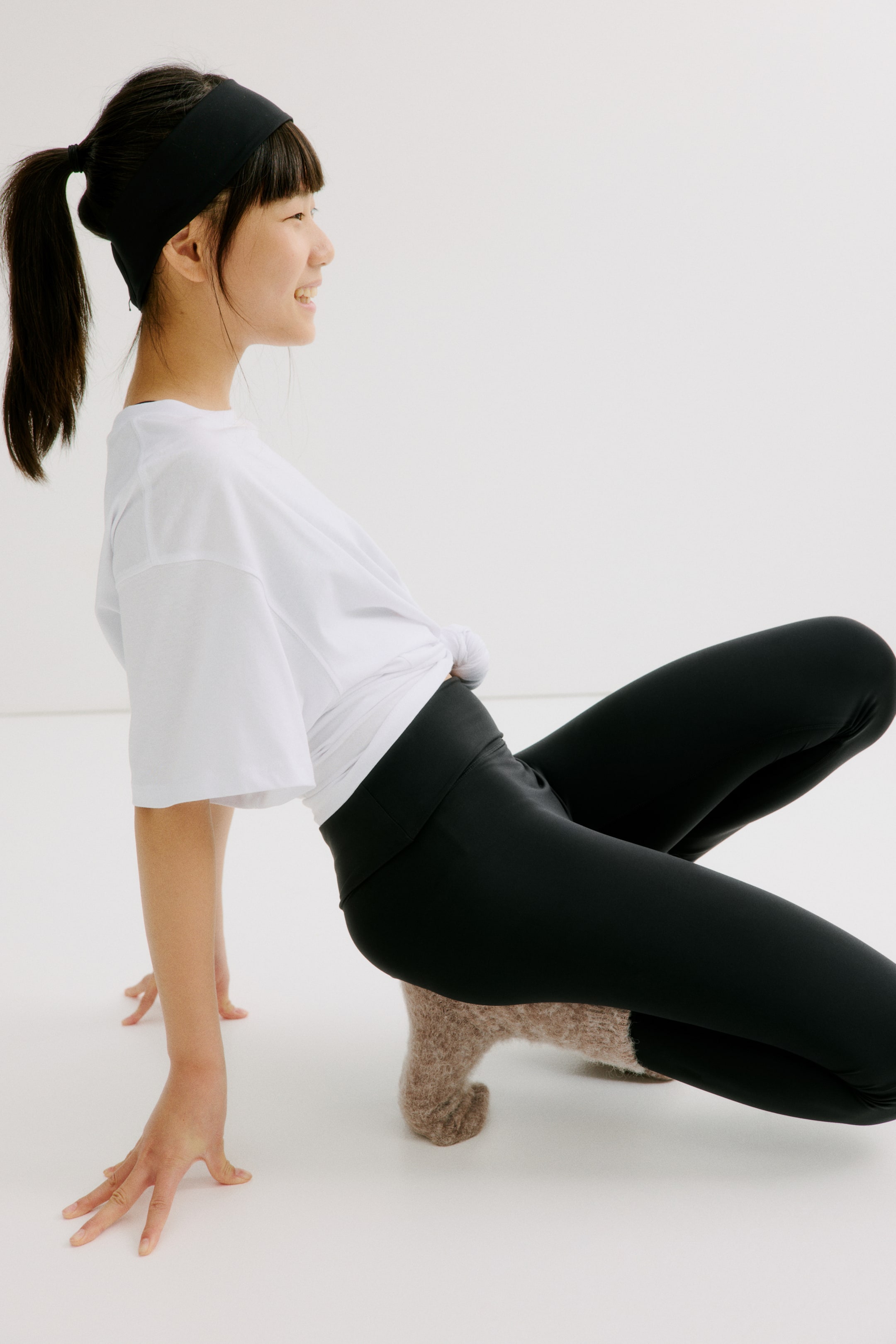 Visa större bild: Yogaleggings med SoftMove™ - Svart - BARN | H&M FI 1