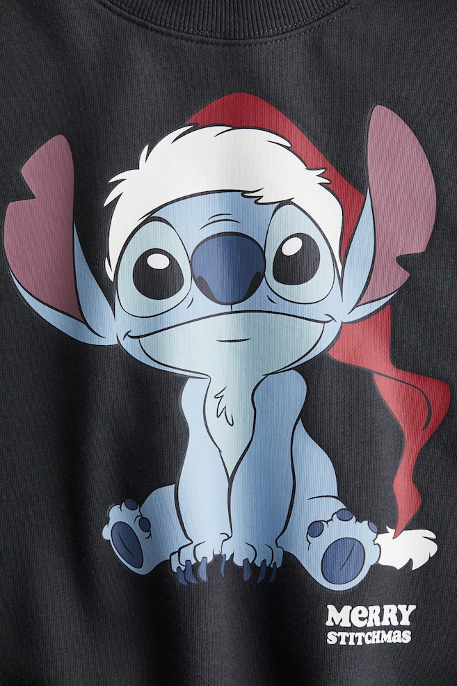 Oversized Sweatshirt mit Print - Dunkelgrau/Lilo & Stitch/Weiß/SmileyWorld®/Hellgraumeliert/Lilo & Stitch/Hellblau/Cinnamoroll/Hellrosa/Lilo & Stitch/Cremefarben/Stitch - 2