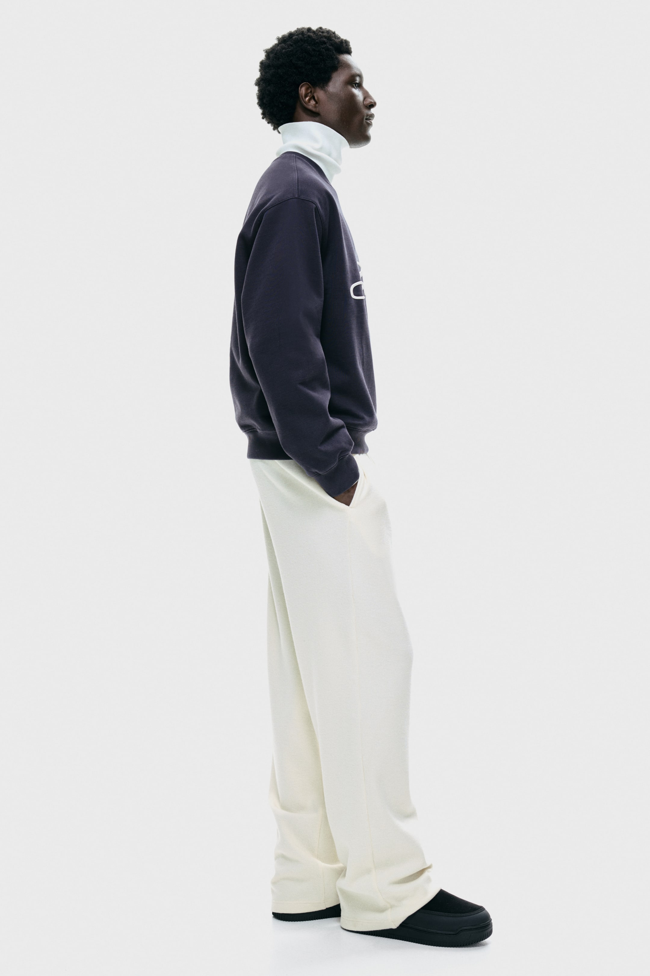 View larger image: Loose Fit Sweatshirt - Navy blue/Golden - Men | H&M IN 4