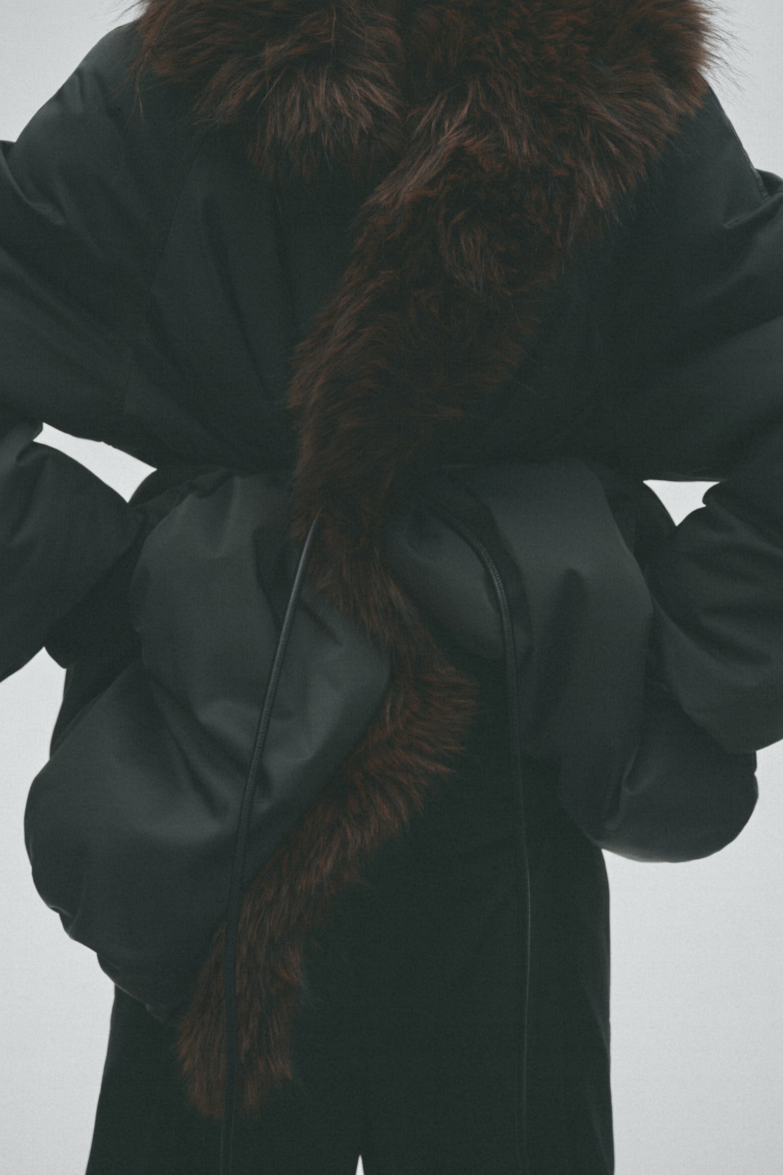 Женская куртка H&M Tie-Belt Puffer, цвет: Тёмный зелёный — фото 4