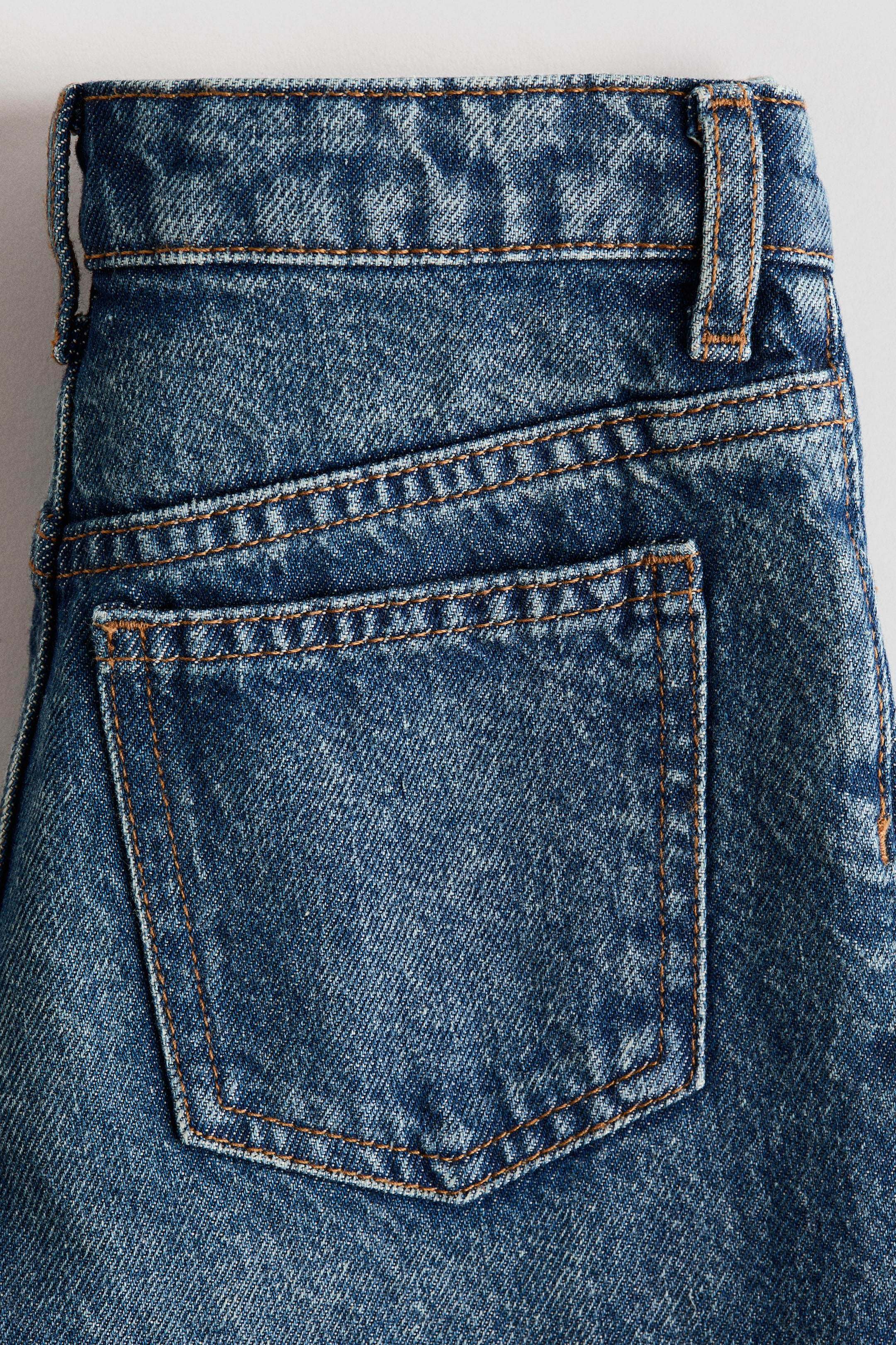Loose-Fit Jeans