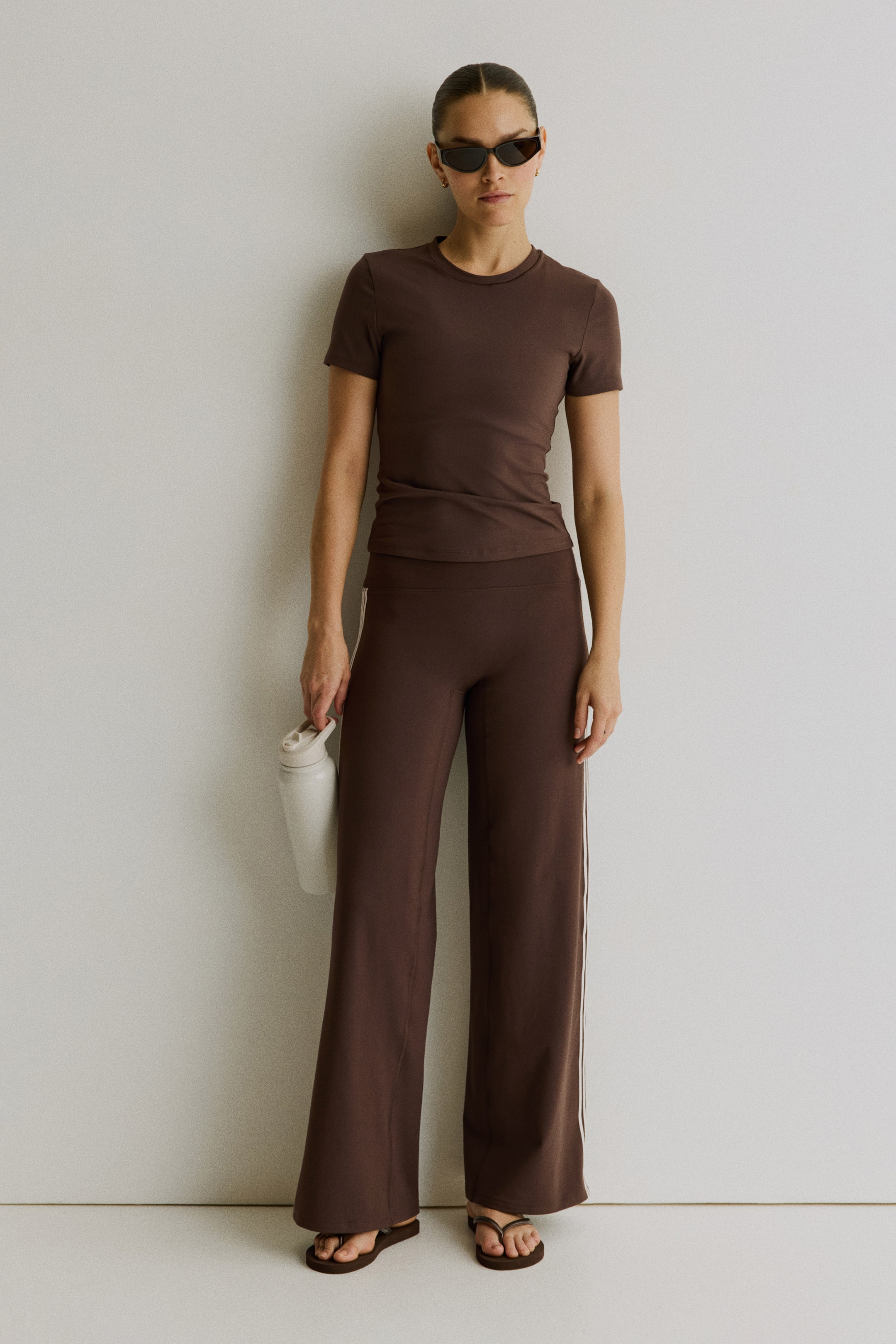 Женские топы H&M Lightweight Yoga Top with SoftMove™ — фото 5