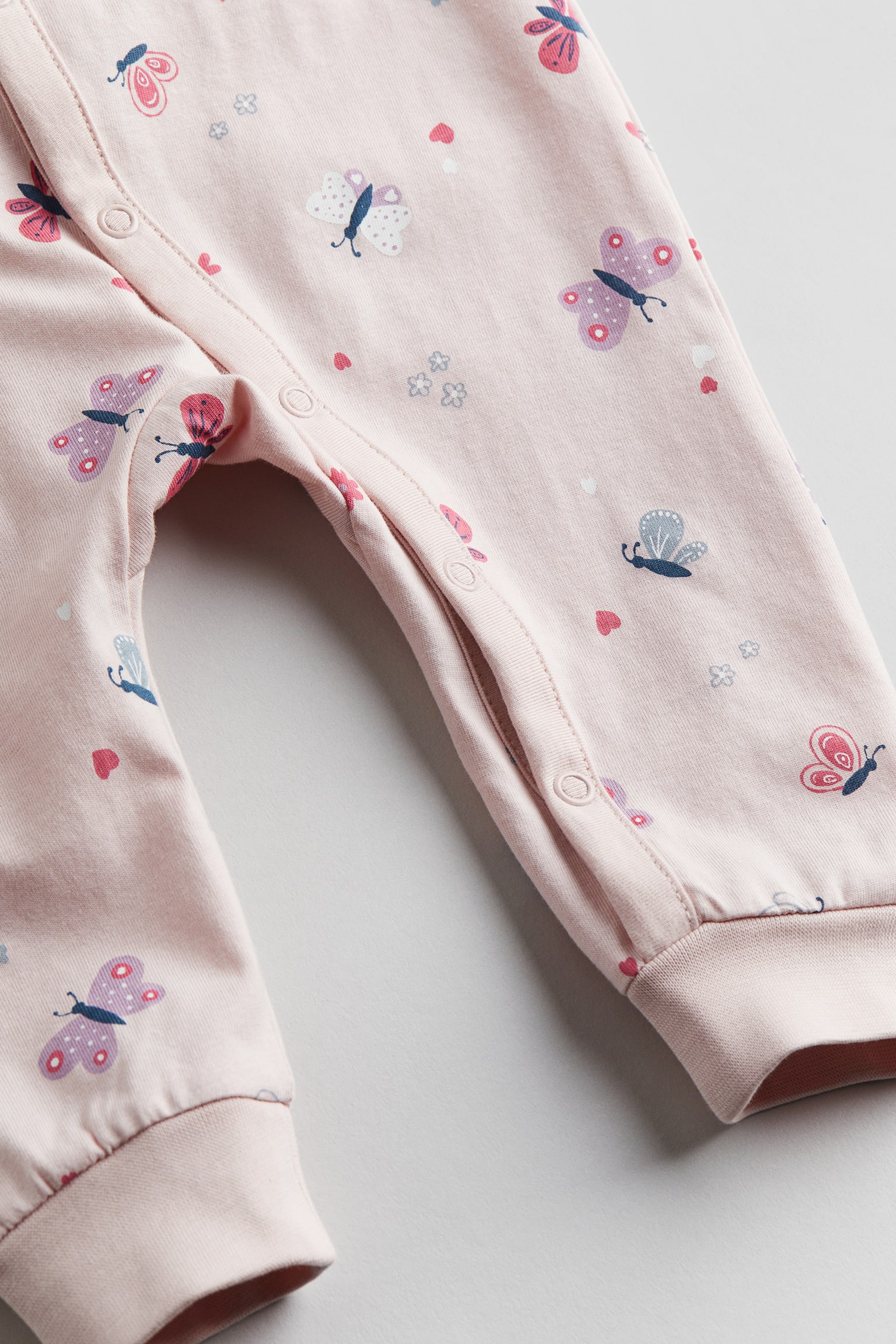 Pattern Sleepsuit - Light pink/Butterflies/White/Giraffes/Cream/Dinosaurs/Light blue/Clouds/Light beige/Cats - 2