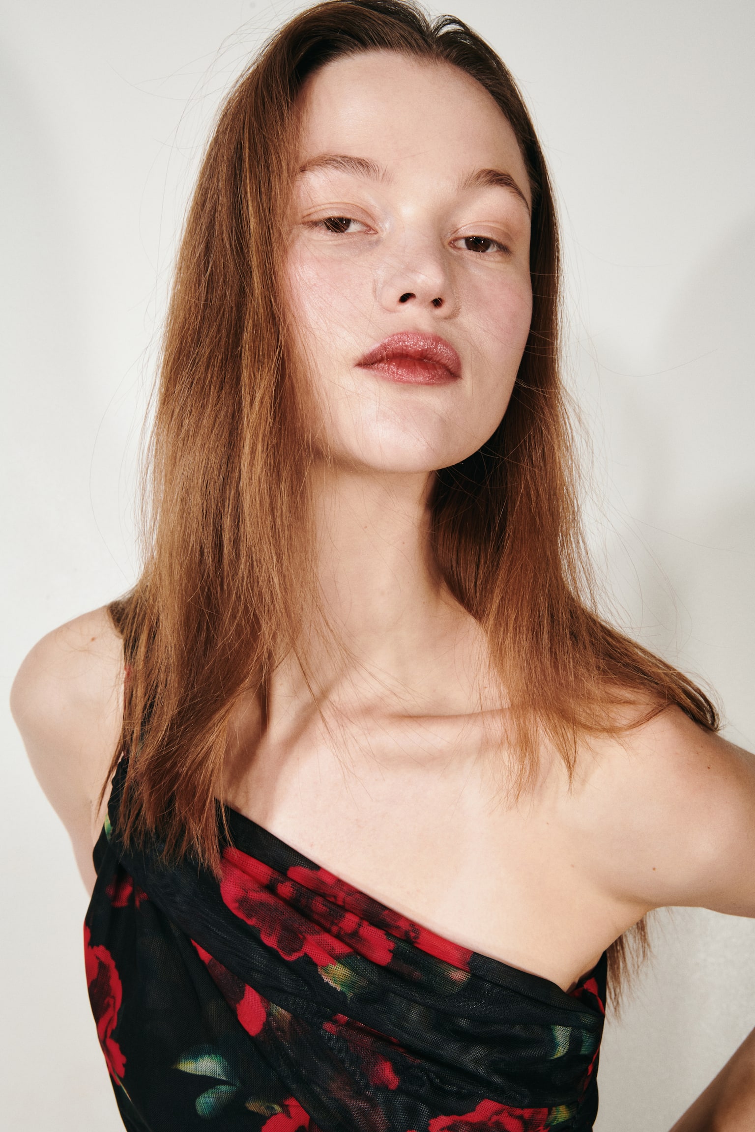 One shoulder-topp med knutdetalj - Svart/Rosor - 6