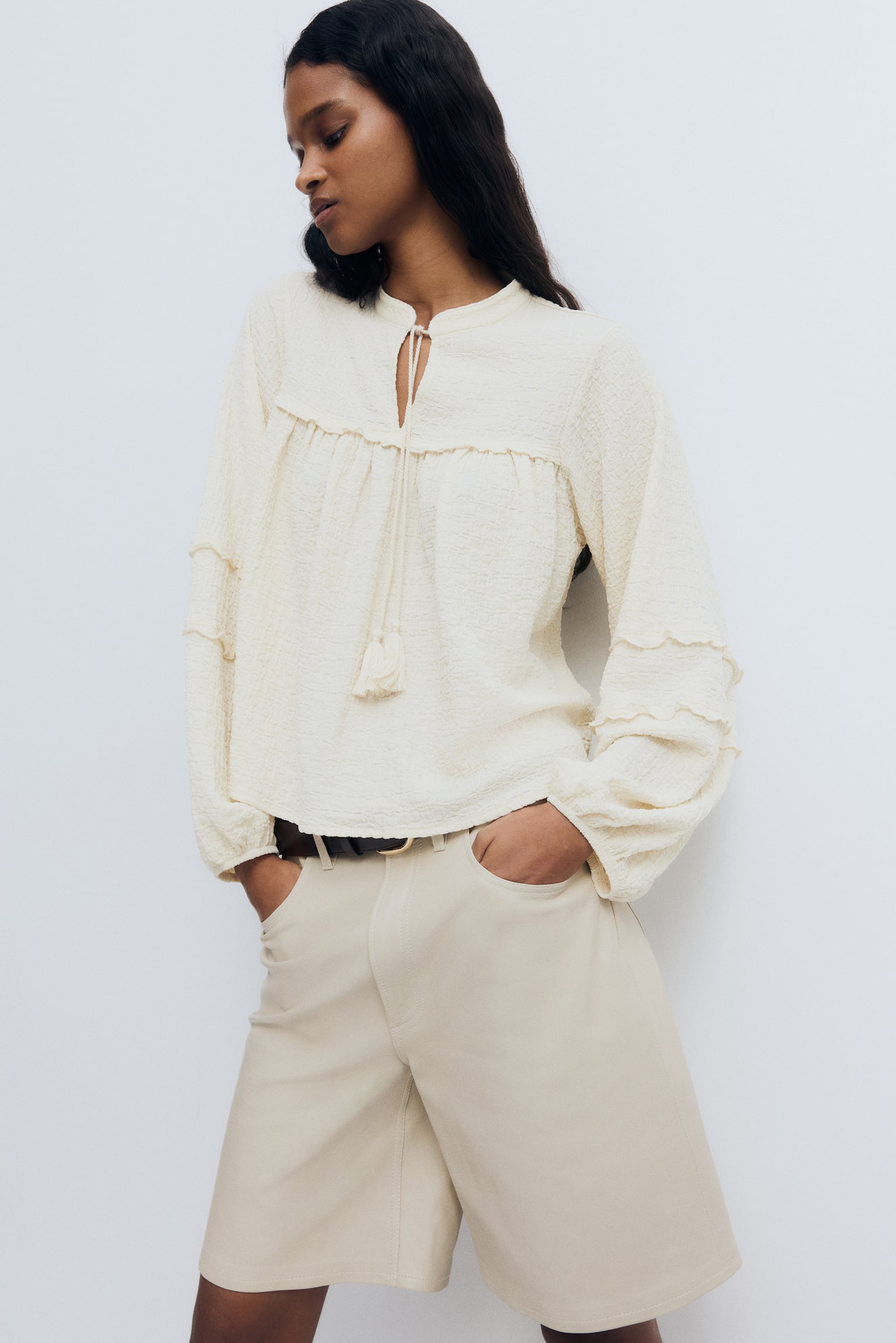 Gecrinkelte Jerseybluse - Cremefarben/Dunkelbraun - 4