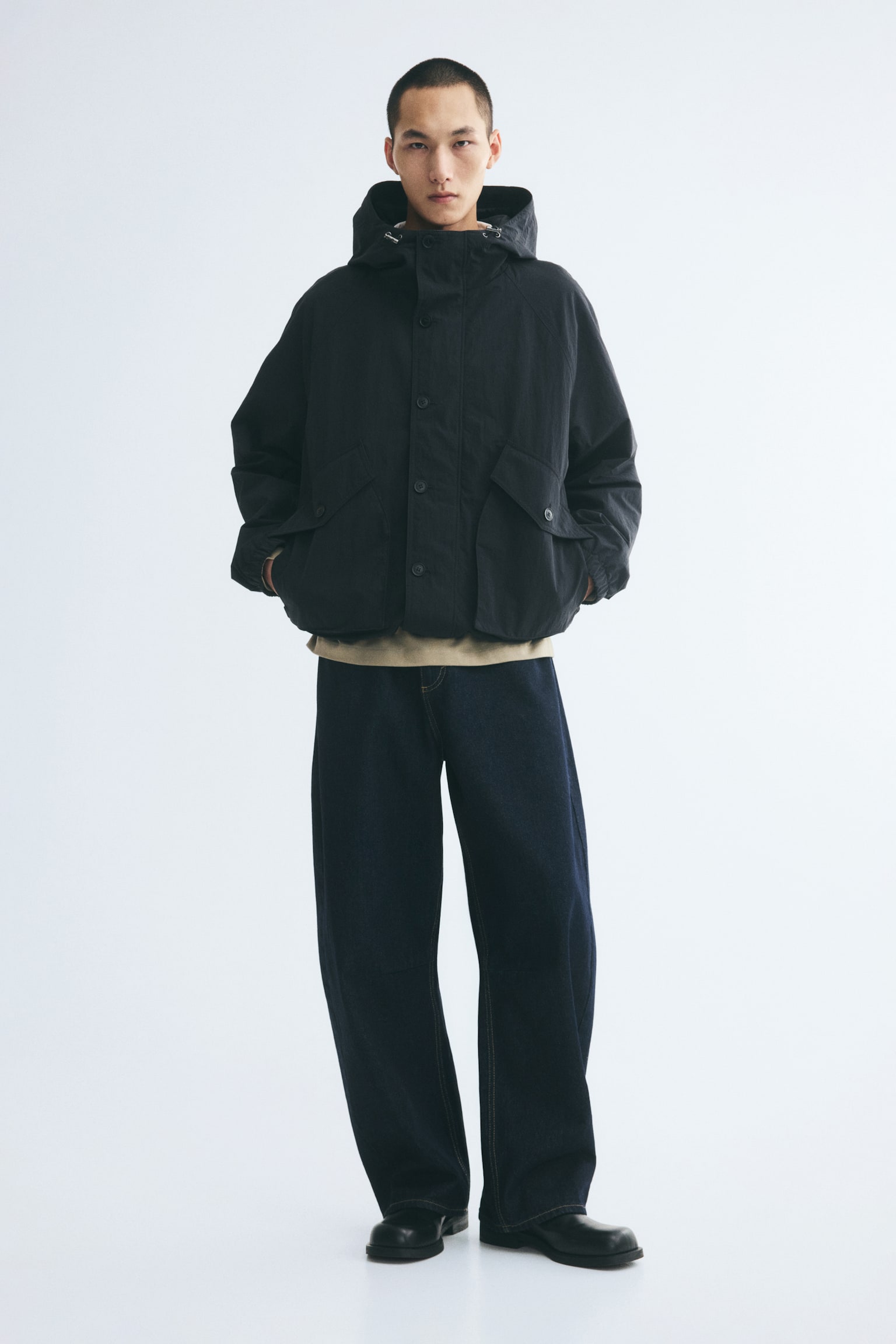 Мужская куртка H&M Hooded Nylon Windbreaker, цвет: Чёрный — фото 3
