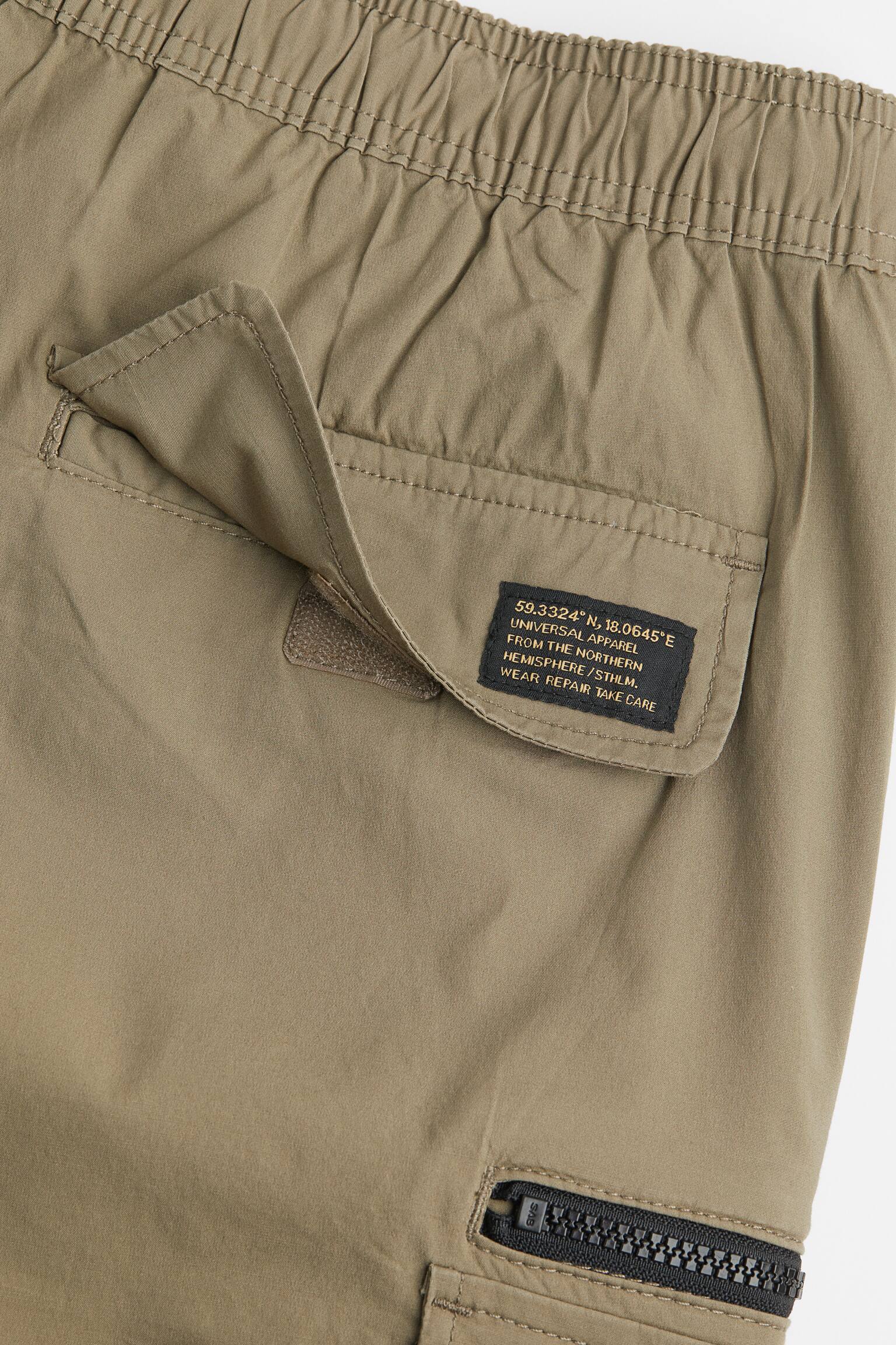 Regular Fit Knee Length Cargo Shorts - Khaki green/Black/Rust orange - 2