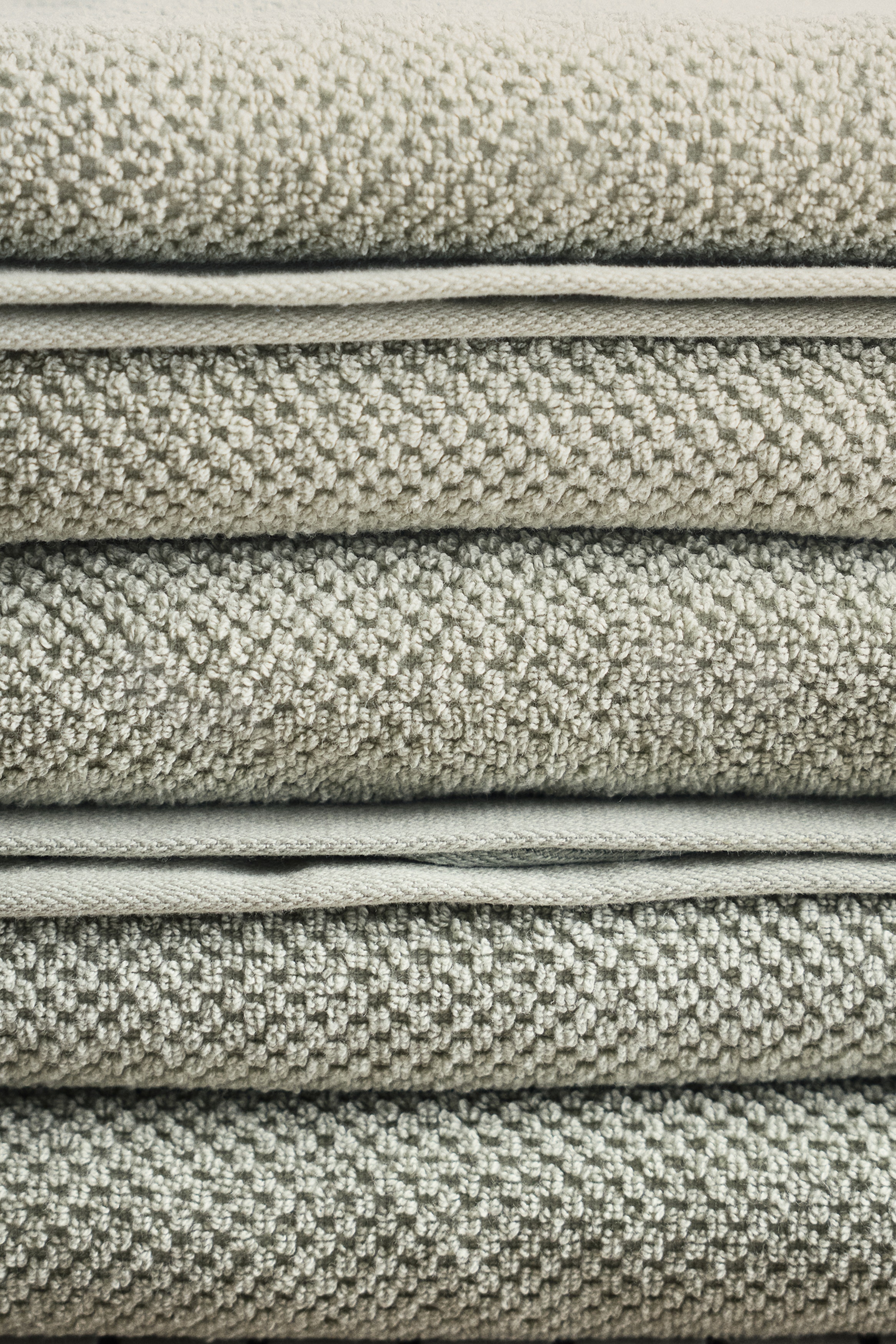 Osuška z bavlněného froté - Šalvějově zelená/Hnědá/Tmavě zelená/Námořnická modř/Světle béžová/Pudrově růžová/Tlumená bleděmodrá/Černá/Světle šedá/Bílá