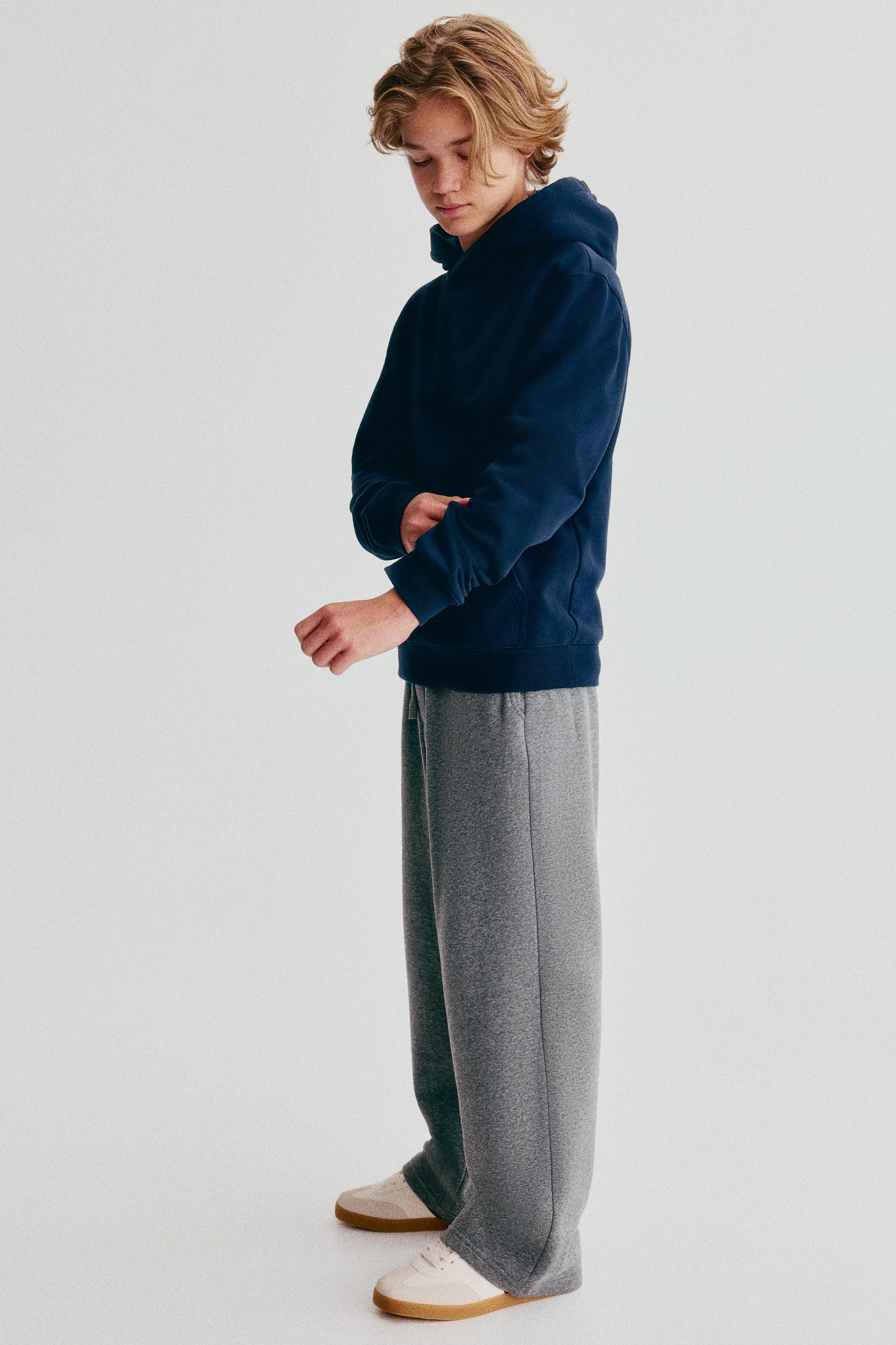 Wide brushed-inside joggersModel