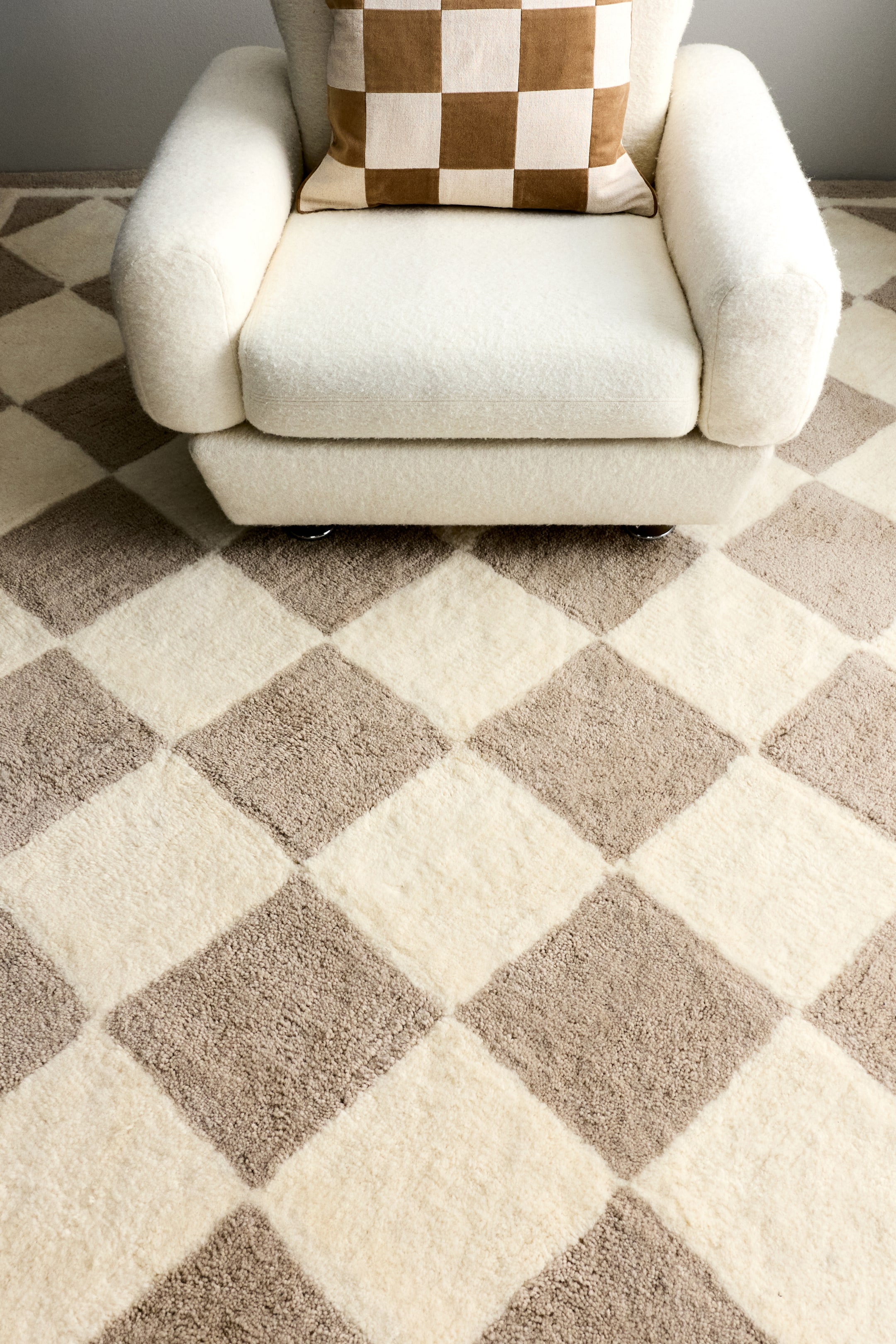 Grotere afbeelding bekijken: Harlequin-patterned wool-blend rug - Beige/geruit - HOME | H&M NL 1