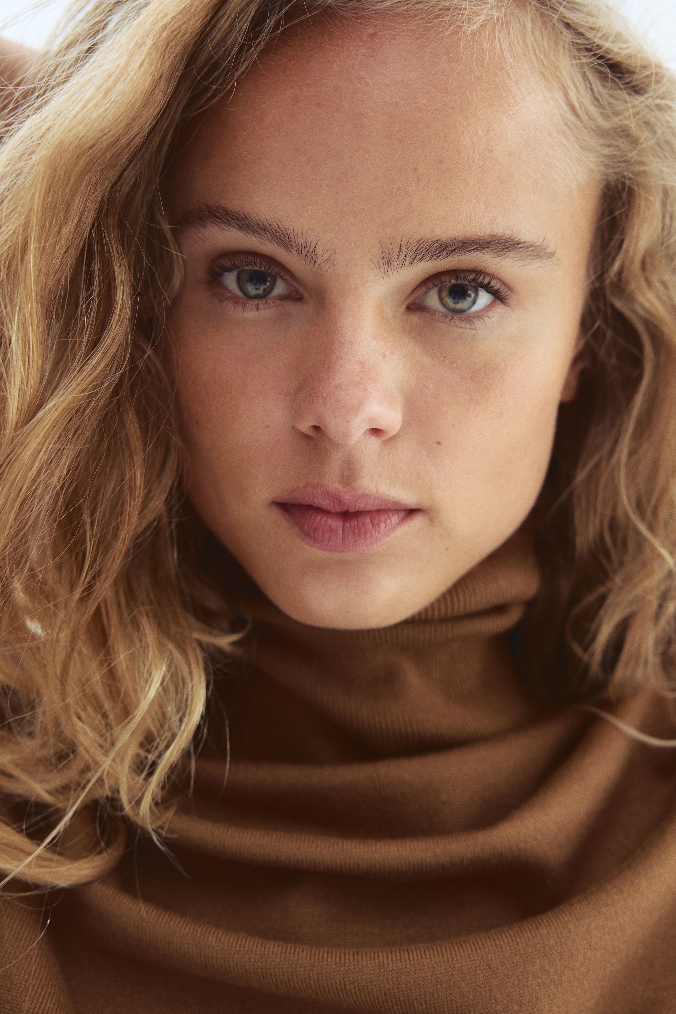 Fine-knit polo-neck top