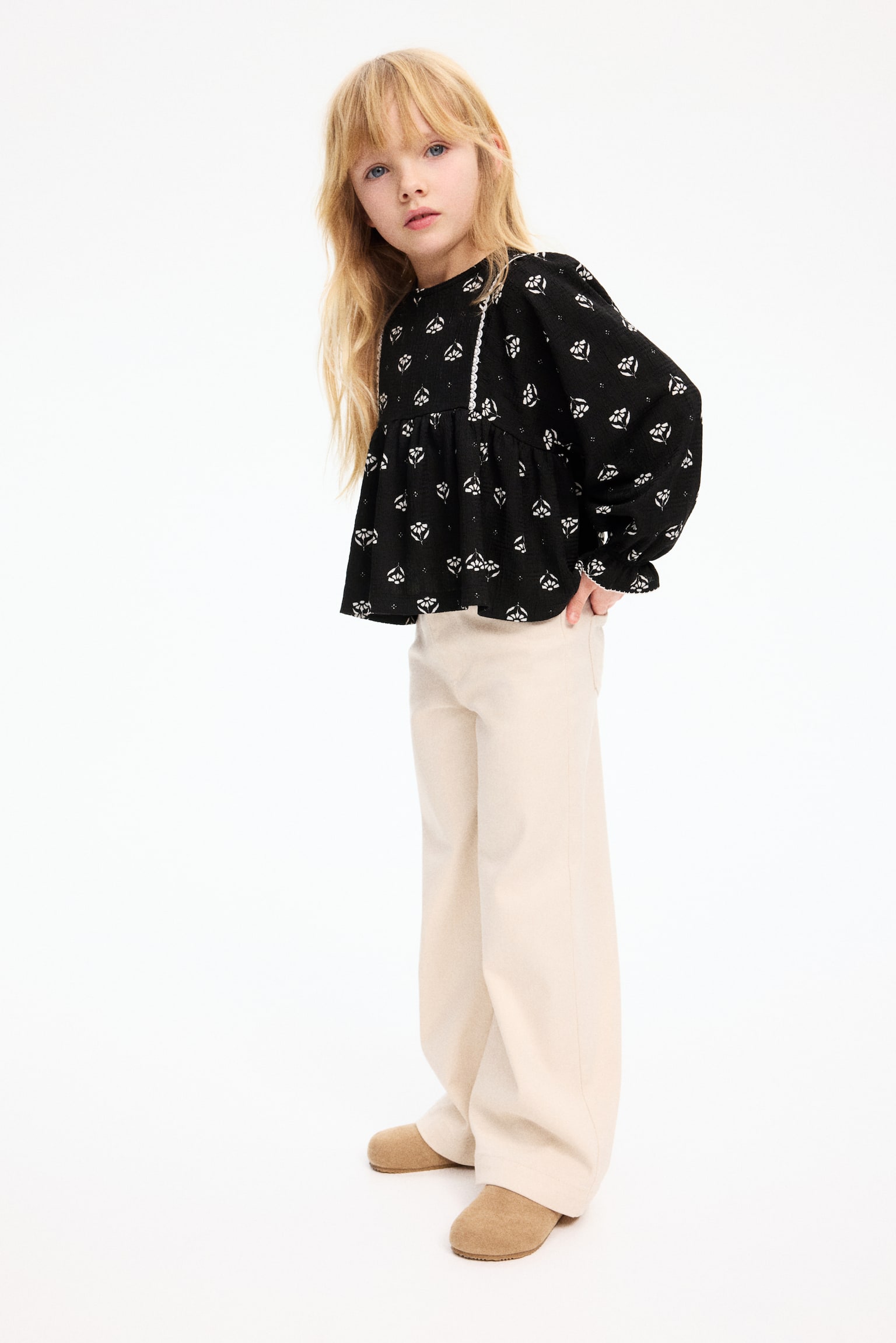 Блуза із фактурного трикотажу - Чорний/квітчастий/Білий - 5