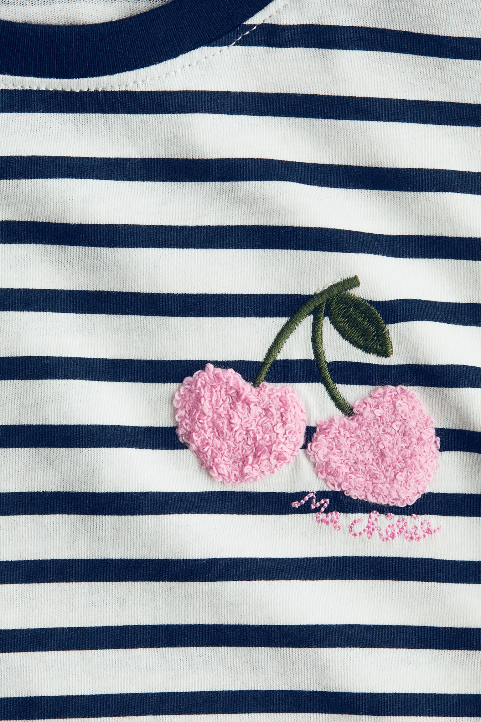 טישירט עם מוטיב - לבן/כחול נייבי/ורוד בהיר/פרפרים/ורוד בהיר/לבבות - 3