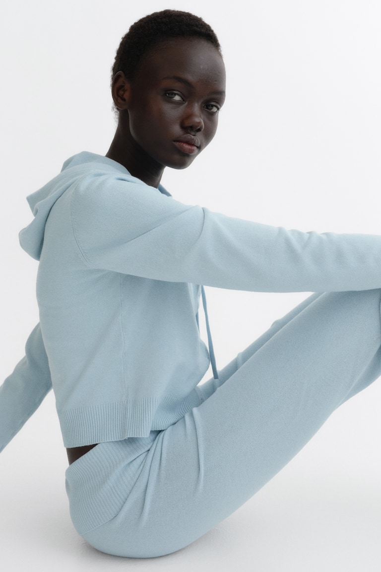 Pletene pantalone za jogu