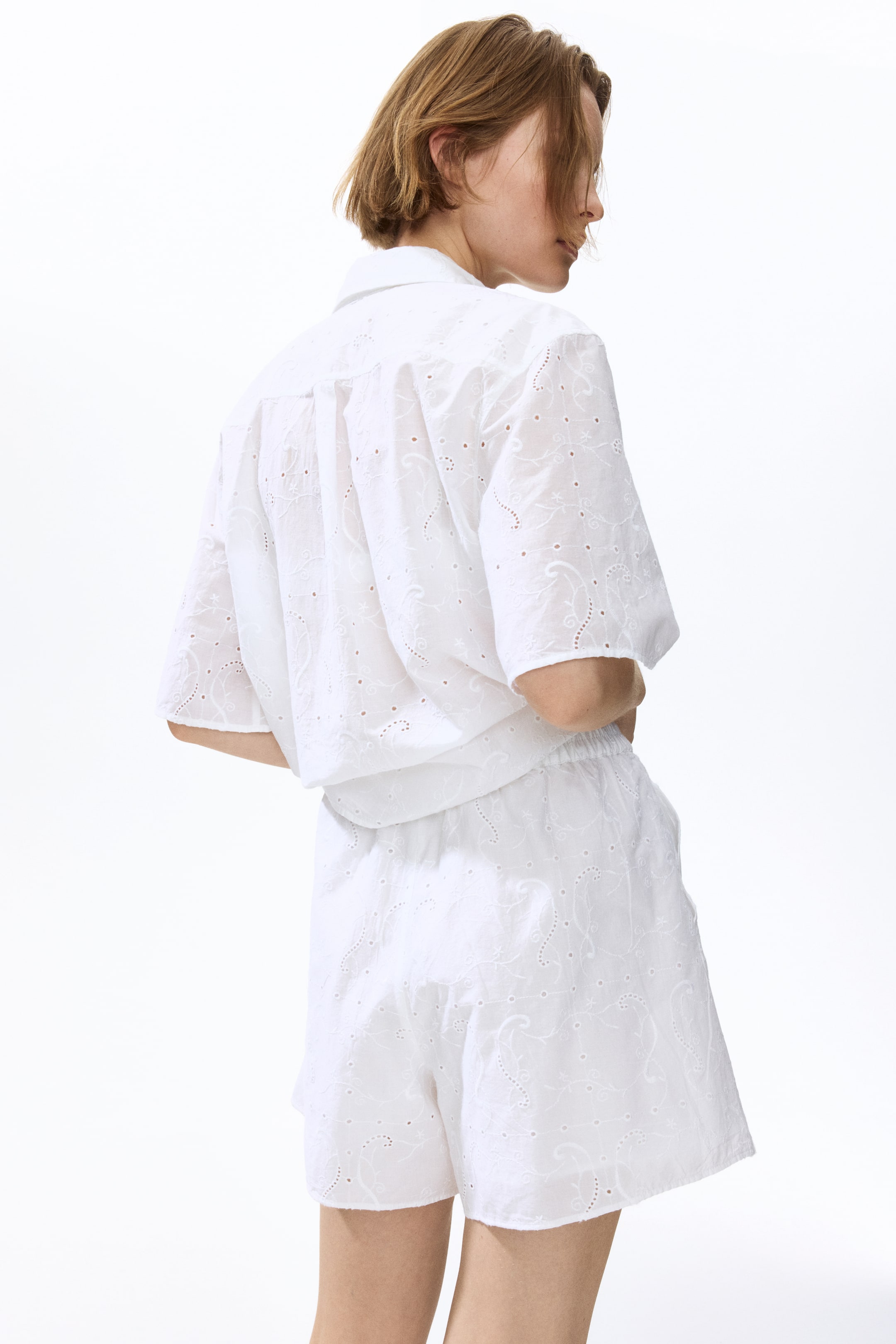 Short en coton avec broderie anglaise