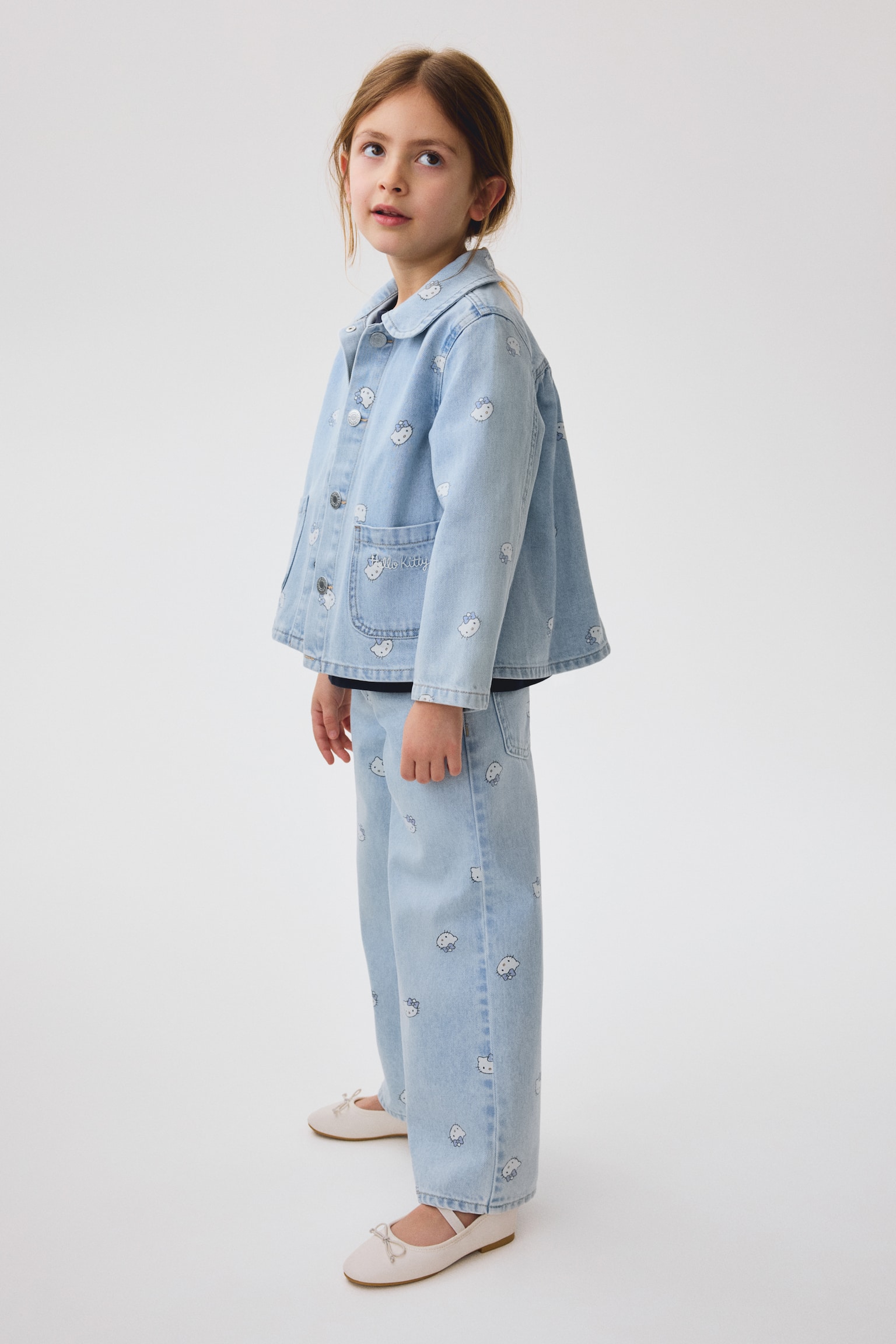 Printed Wide Leg Jeans - כחול ג'ינס חיוור/הלו קיטי/כחול ג'ינס/הלו קיטי - 1