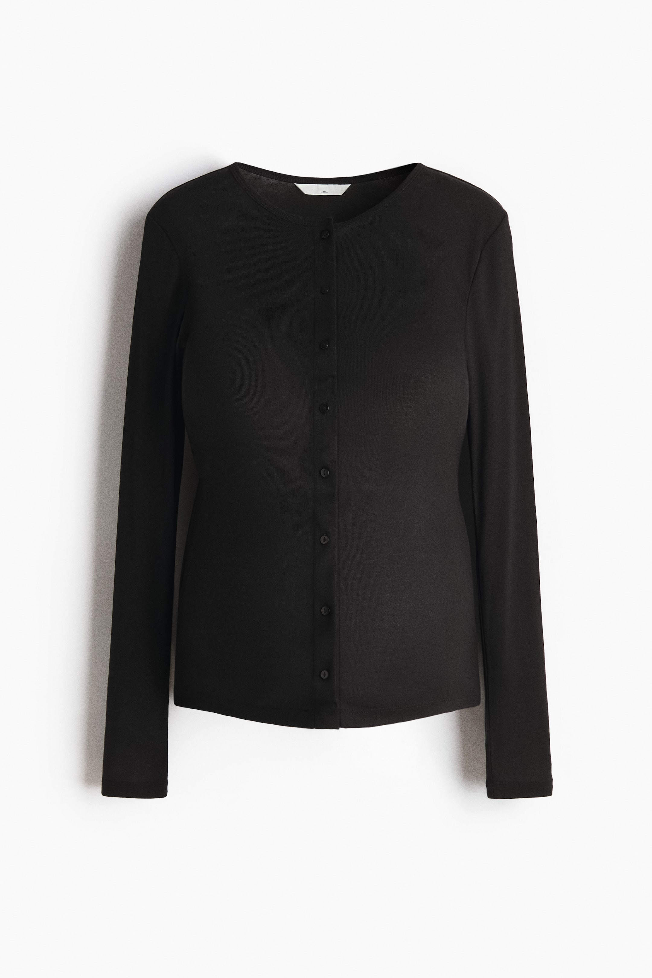 Ampliar la imagen: Un cárdigan negro de manga larga está mostrando su parte delantera, con un escote redondo y un cierre completo de botones al frente con pequeños botones negros a juego.