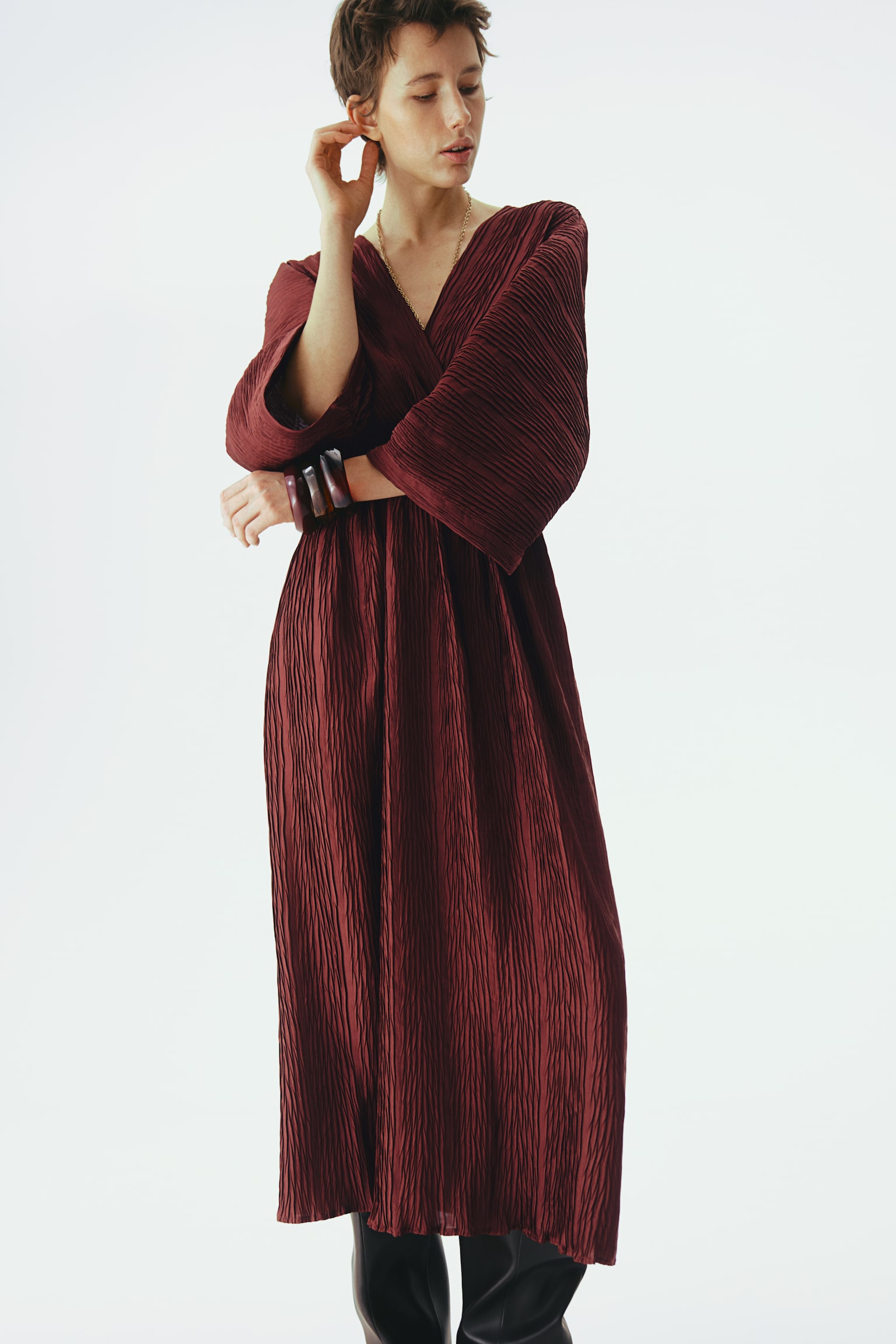 Crinkled V-neck dress - Dark brown - 6