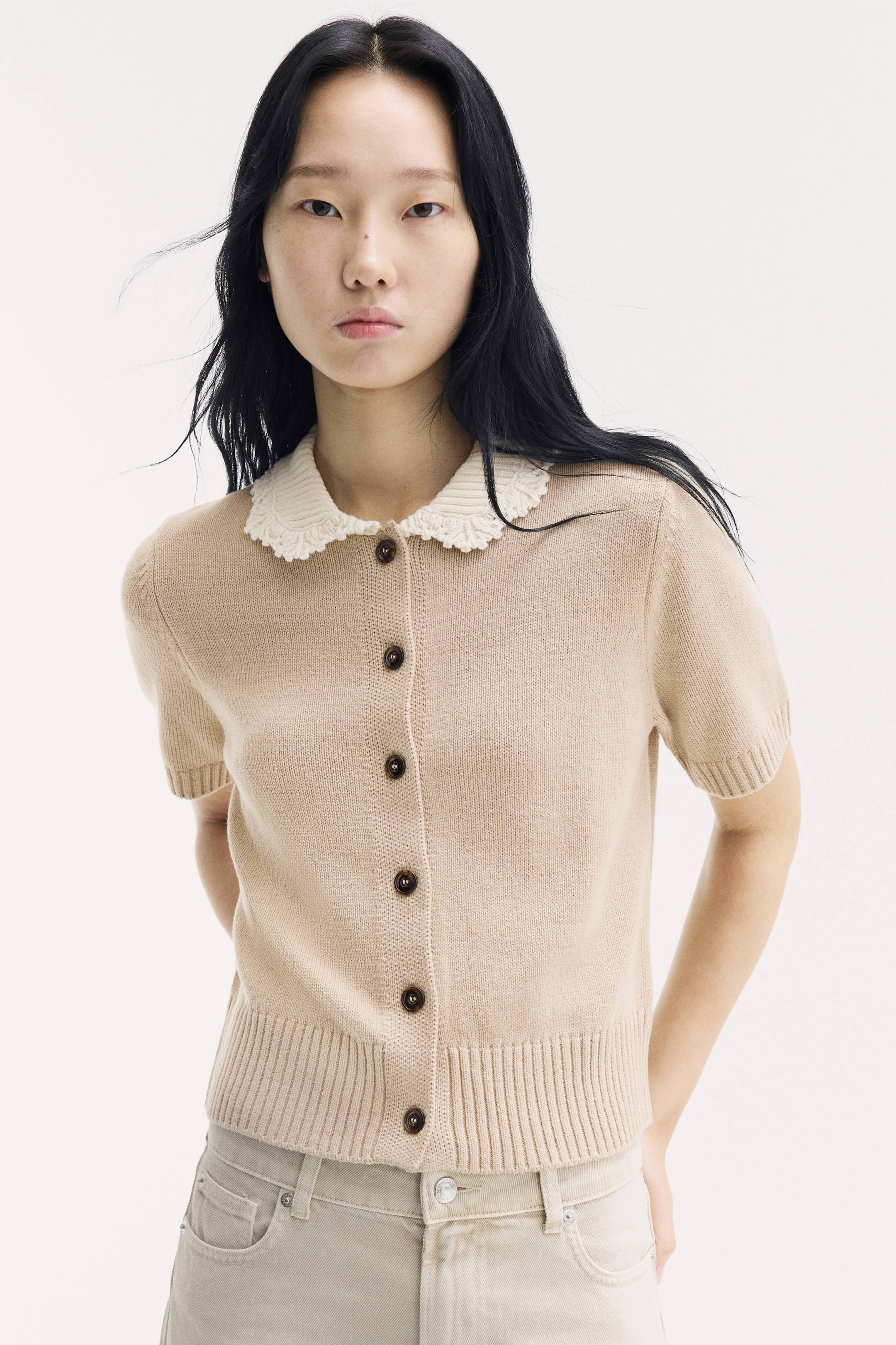Xem ảnh lớn hơn: Áo cardigan có cổ, tay ngắn - Màu be - Ladies | H&M VN 1