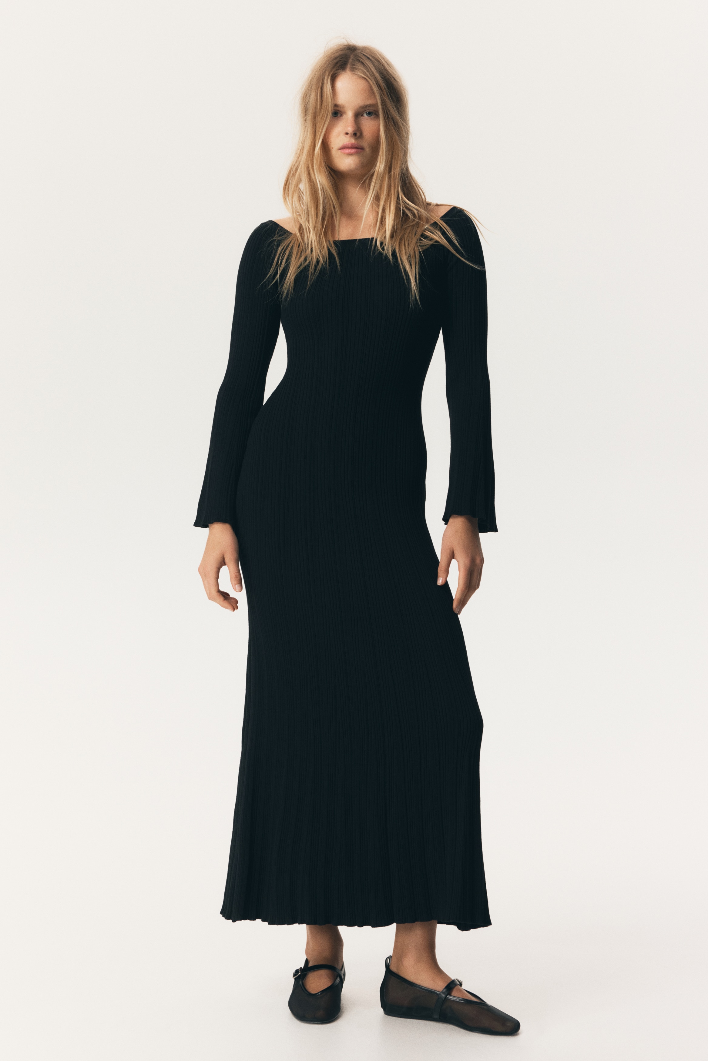 Ribbed off-the-shoulder dress