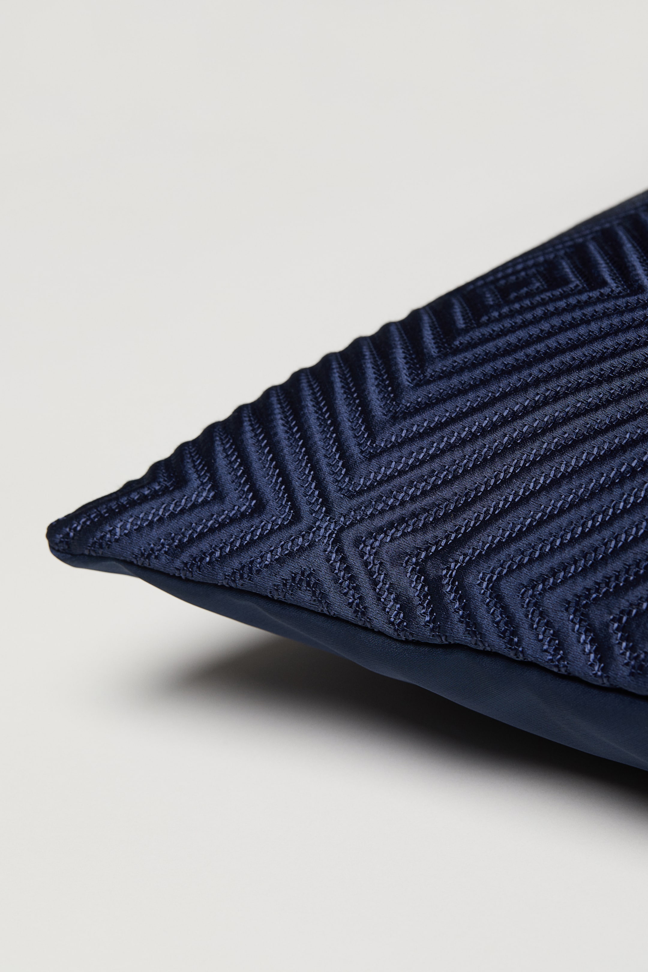 Büyük resmi görüntüle: Jakarlı Dokuma Kırlent Kılıfı - Koyu mavi - Home All | H&M TR 2