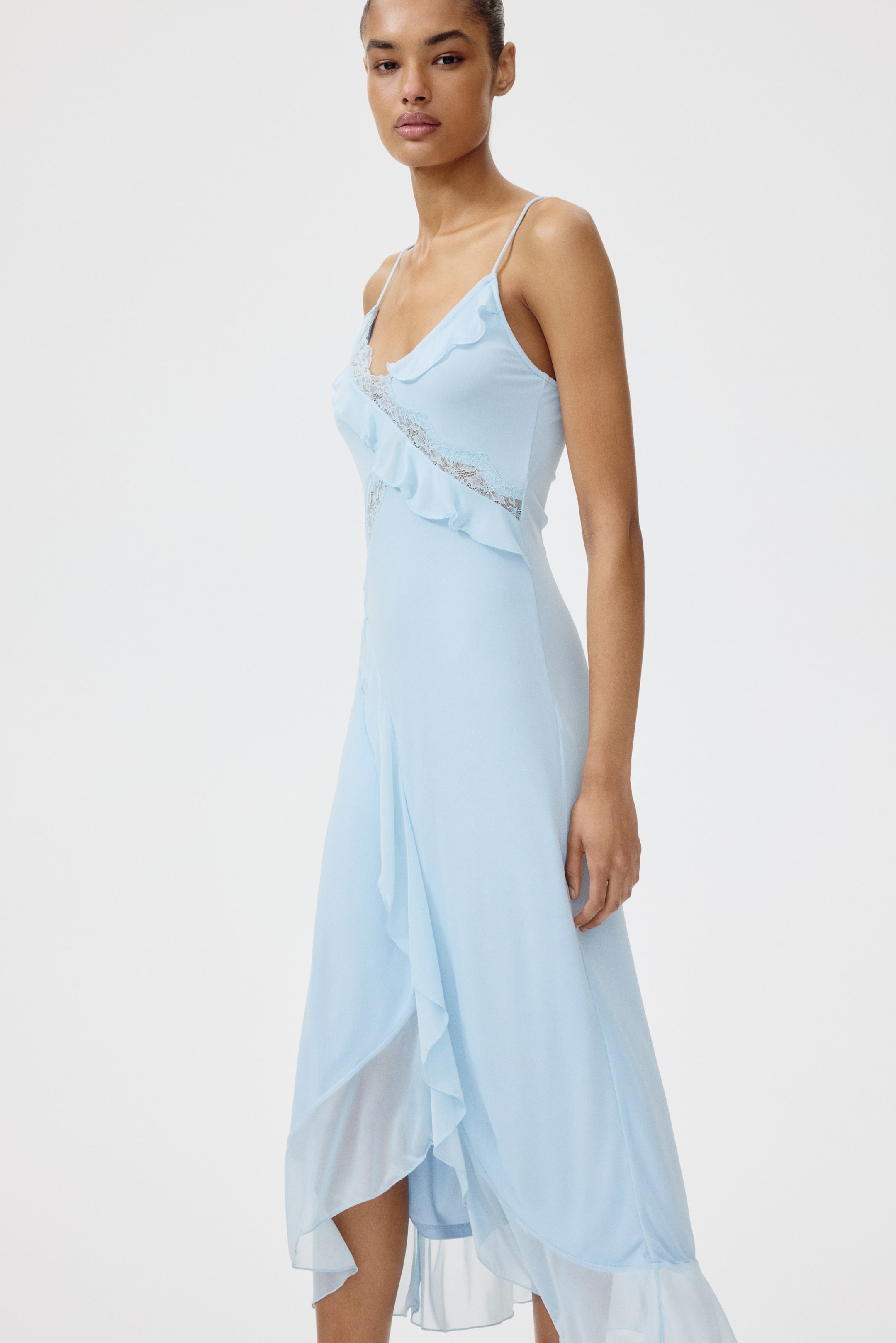 Robe volantée avec dentelle