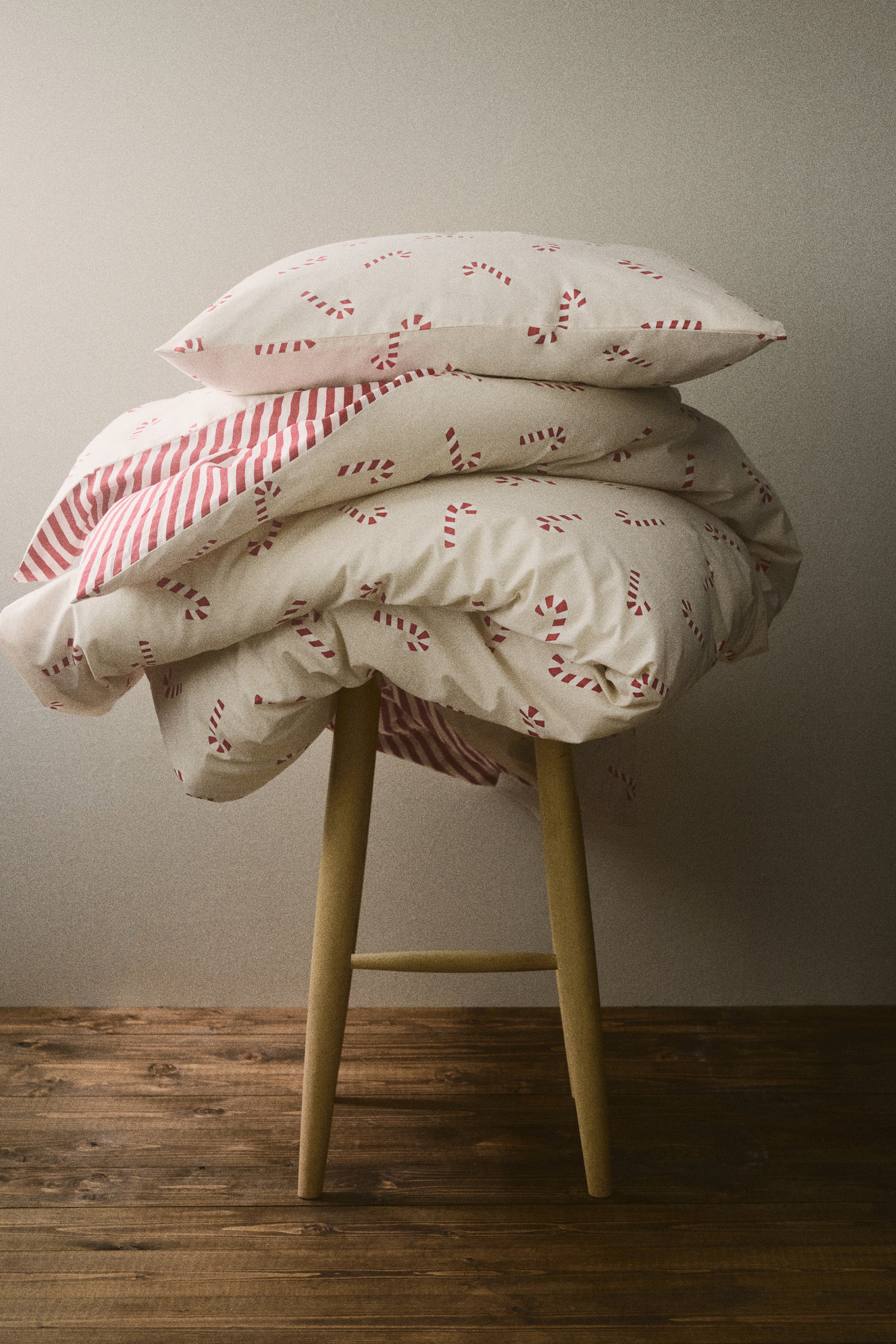 Visa större bild: Mönstrat påslakanset - Ljusbeige/Polkagriskäppar - Home All | H&M FI 1