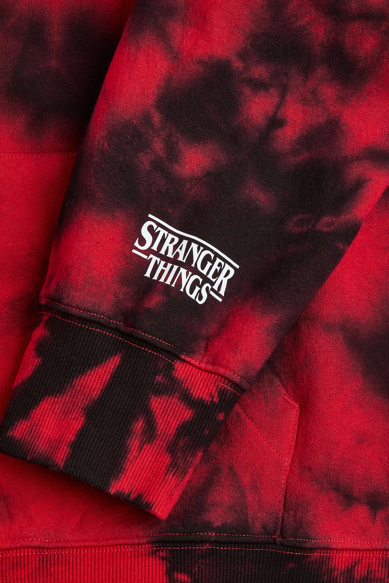 Men’s Red/Stranger Things Oversized Fit Printed hoodie | H&M IN
