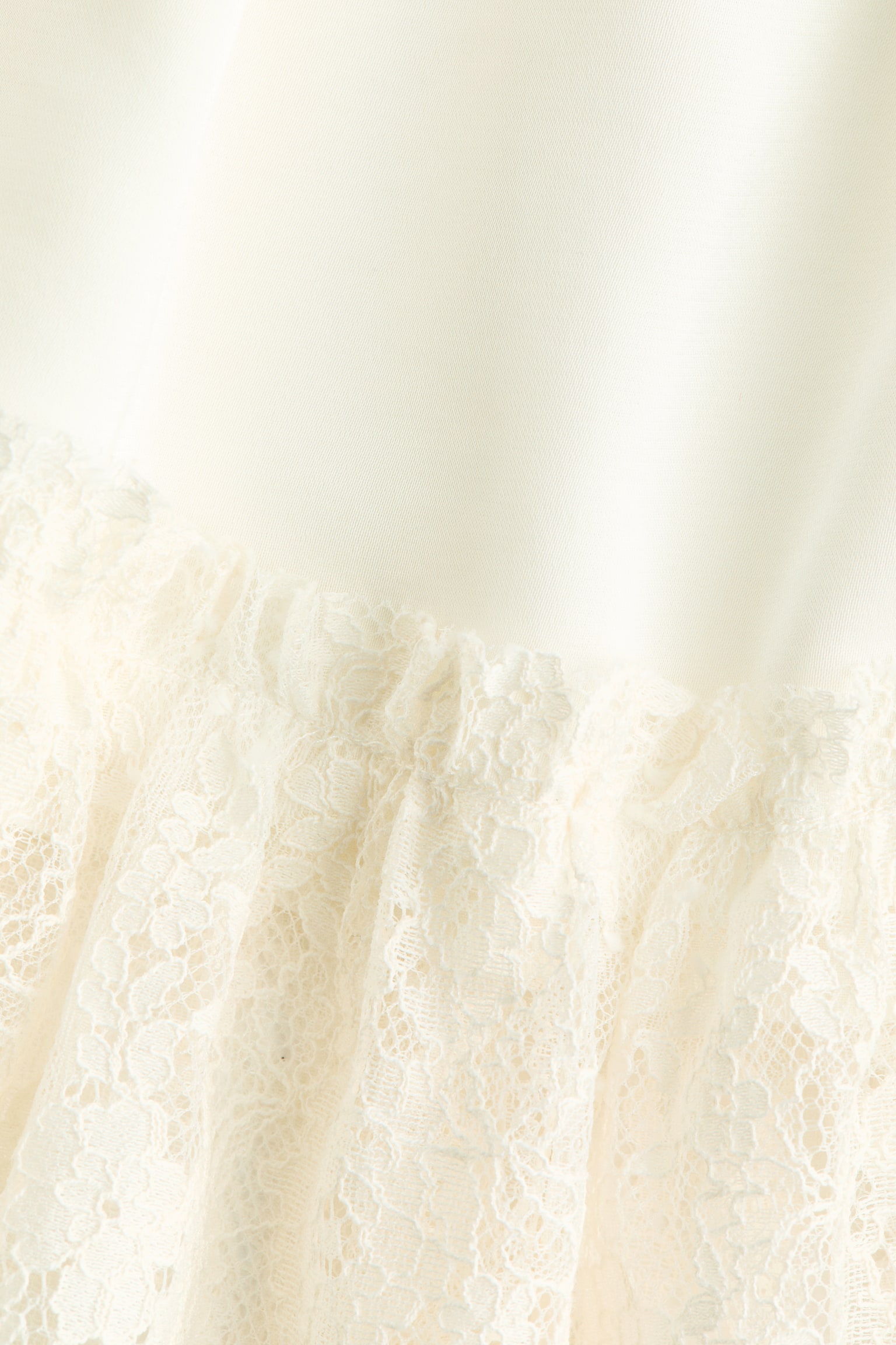 Lace-trimmed satin dress - Ivory - 3