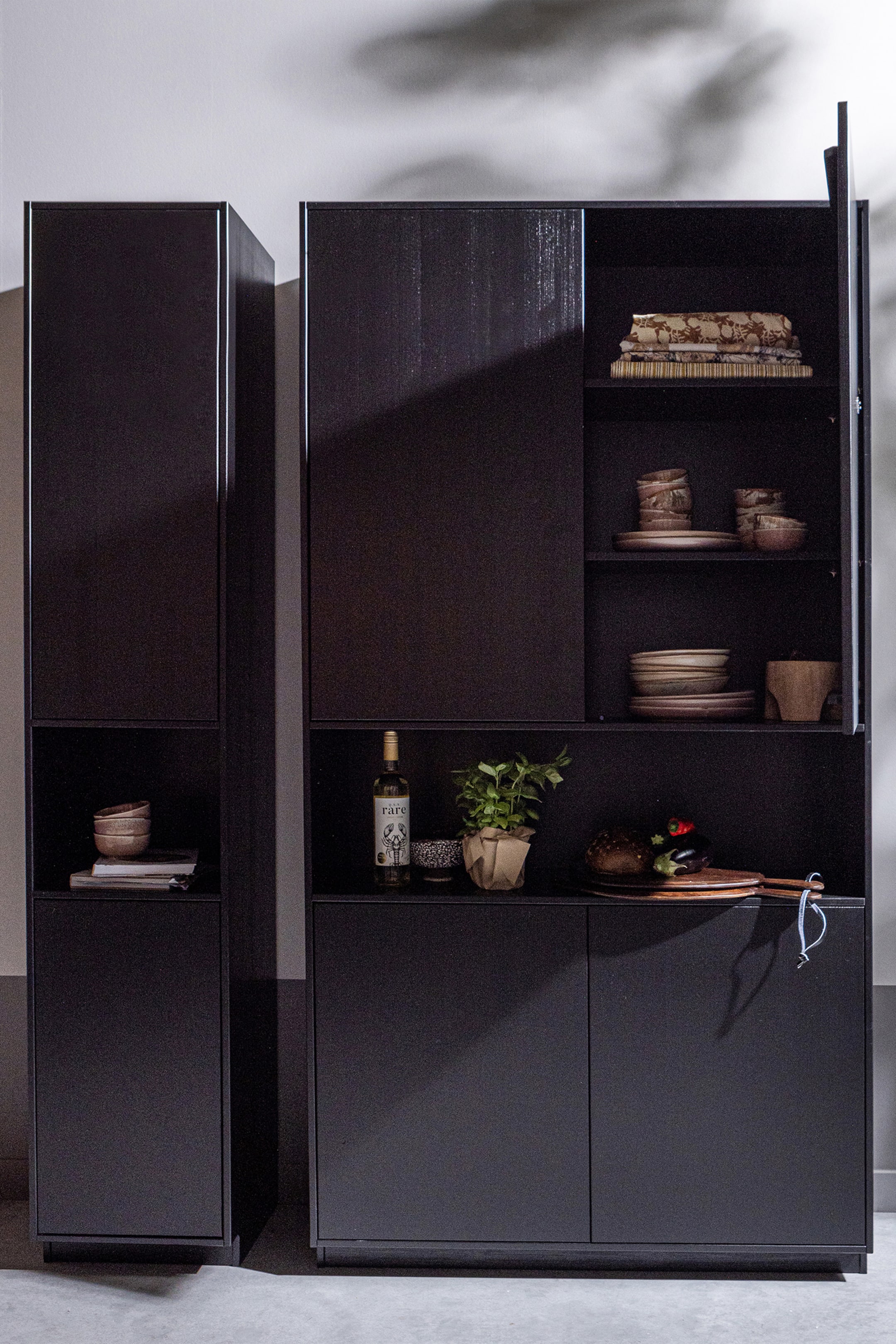 Grotere afbeelding bekijken: Finca Buffet-/ Opbergkast - Zwart - WOOOD - HOME | H&M BE 1