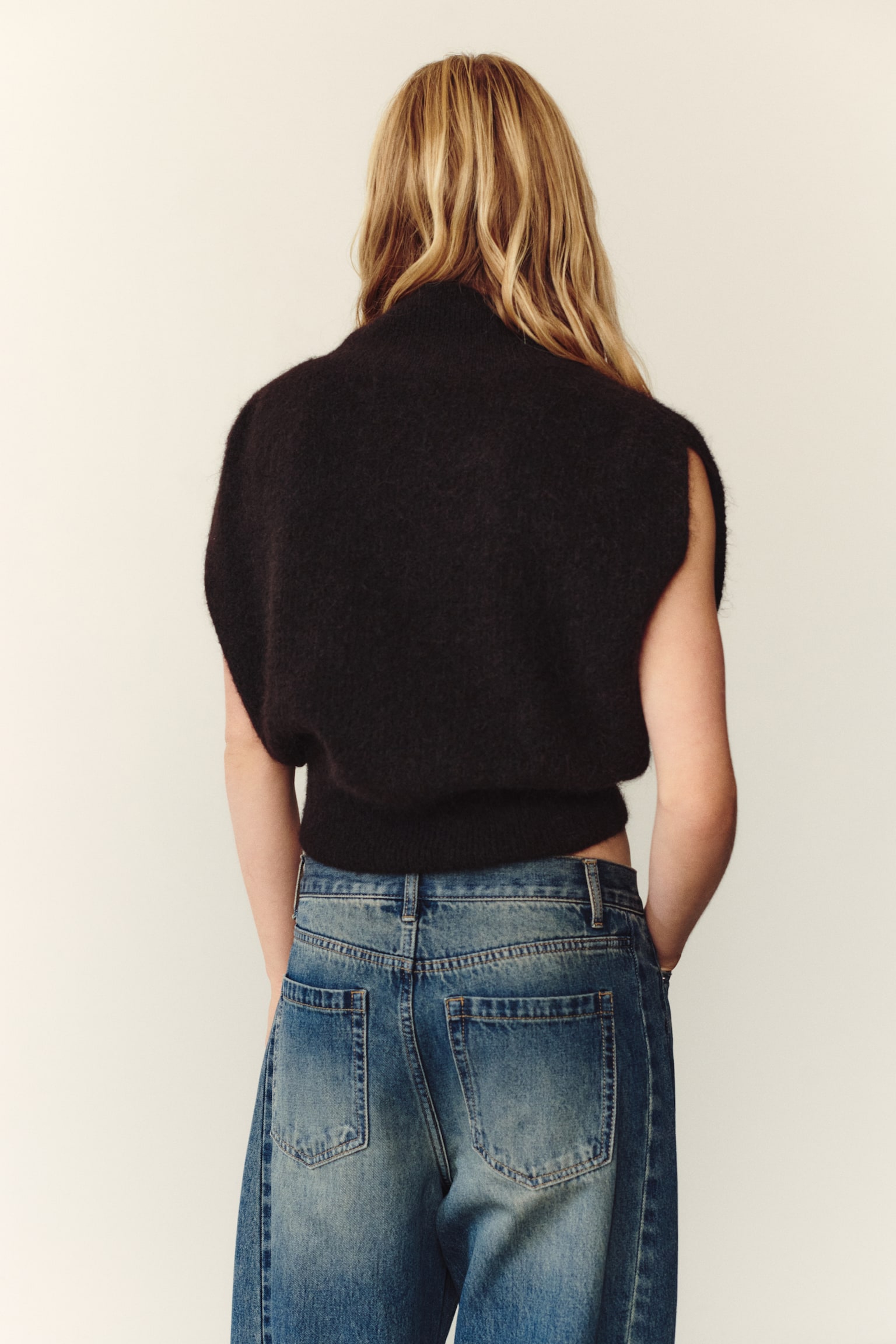 Женский жилет H&M Mock Turtleneck Sweater Vest, цвет: Тёмный коричневый — фото 5