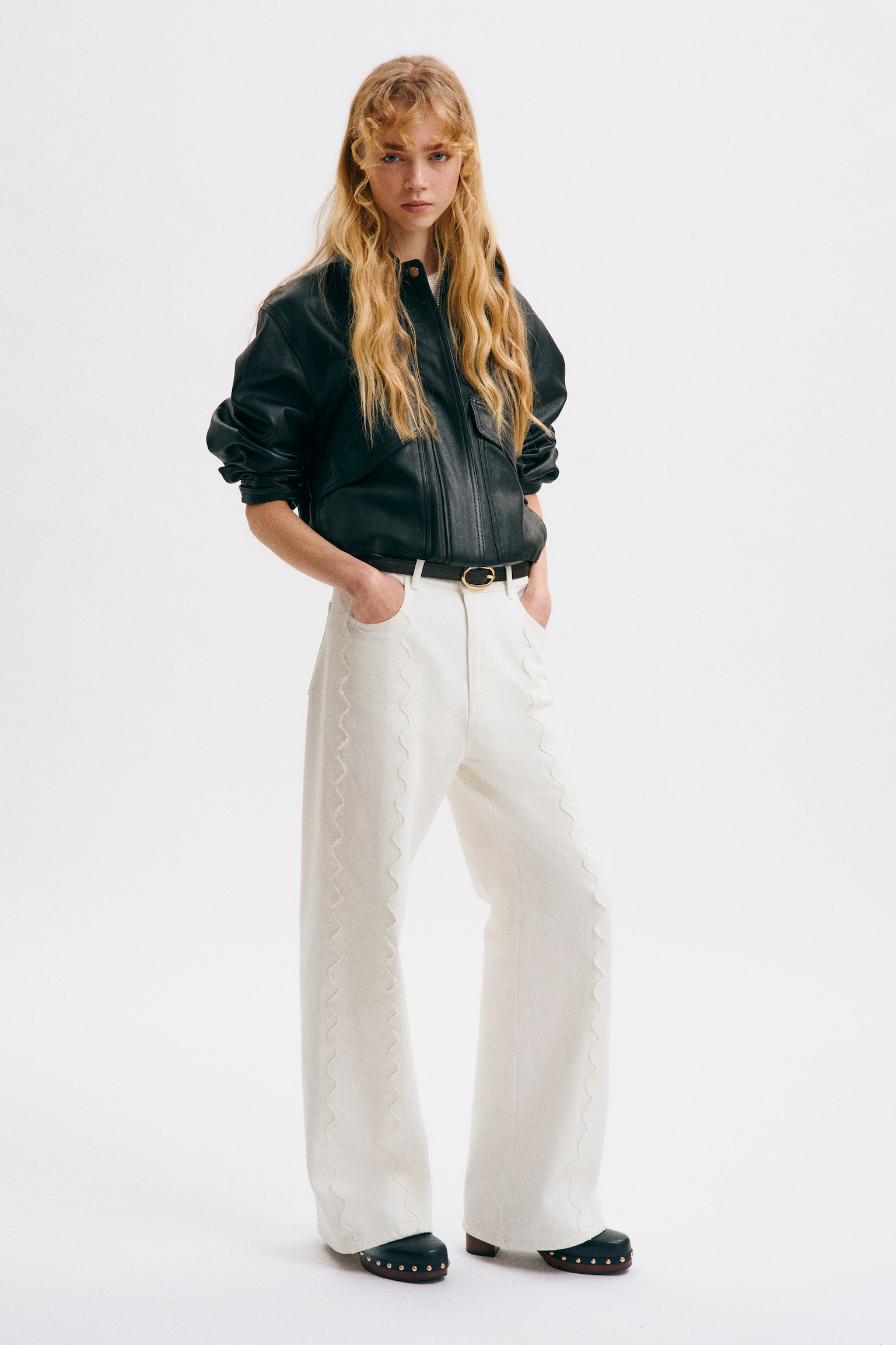 Женские джинсы H&M Flared Regular Waist, цвет: Кремовый — фото 4