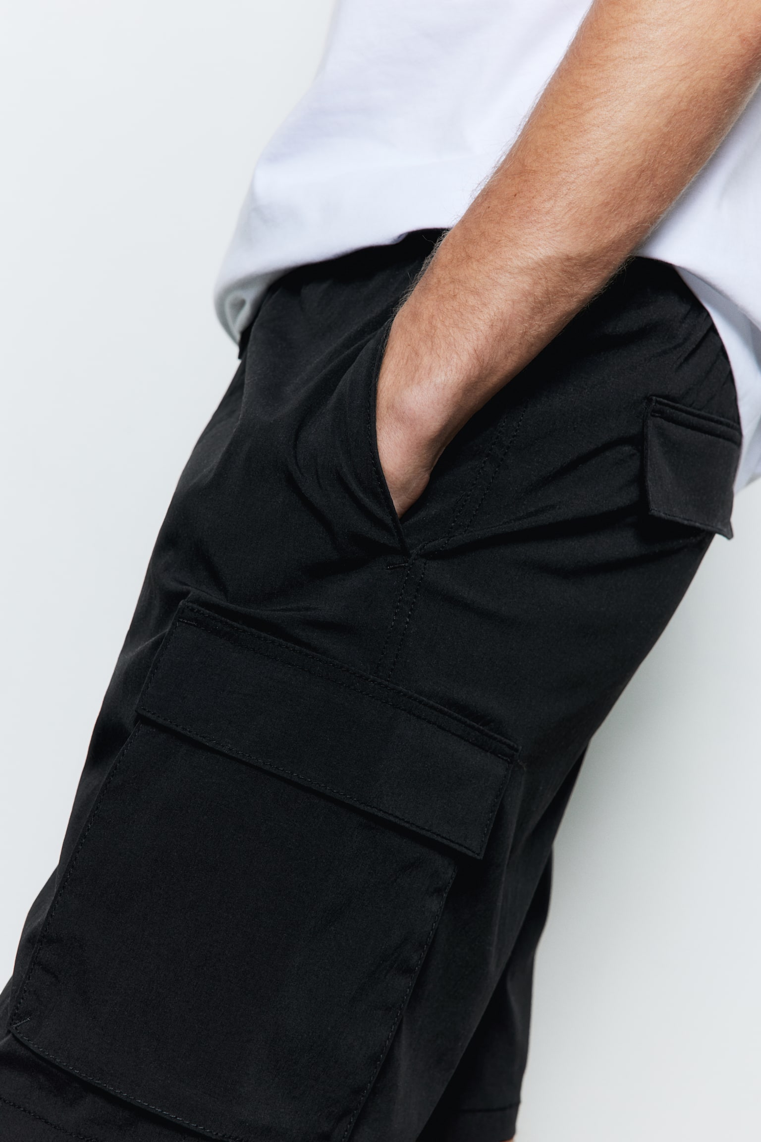 Regular Fit Nylon cargo shorts - Black - 1